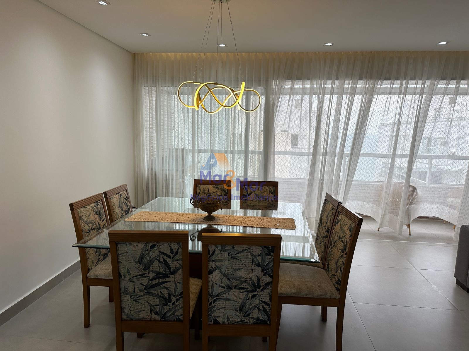 Apartamento na Praia das Pitangueiras, Guarujá - SP