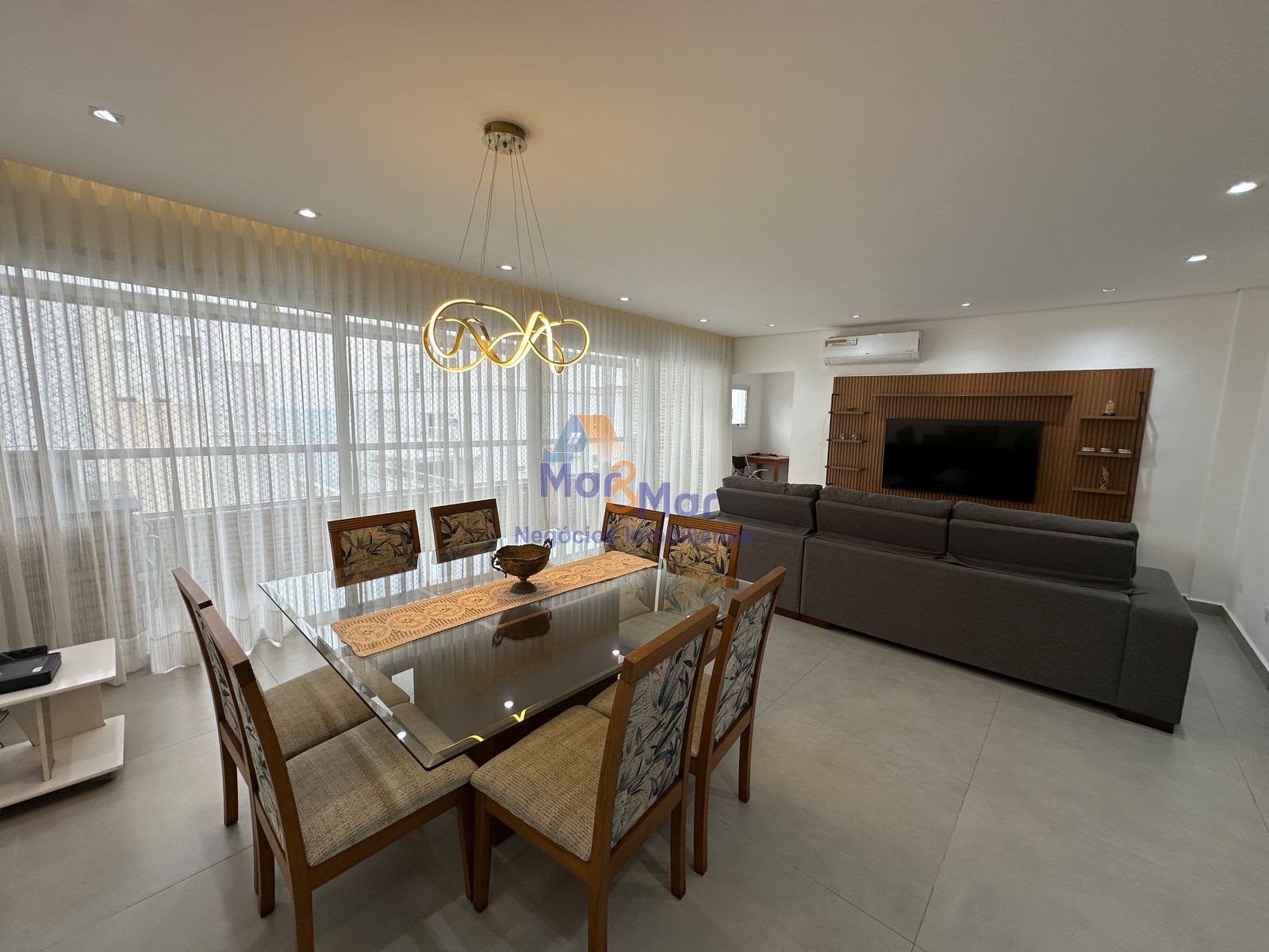 Apartamento na Praia das Pitangueiras, Guarujá - SP