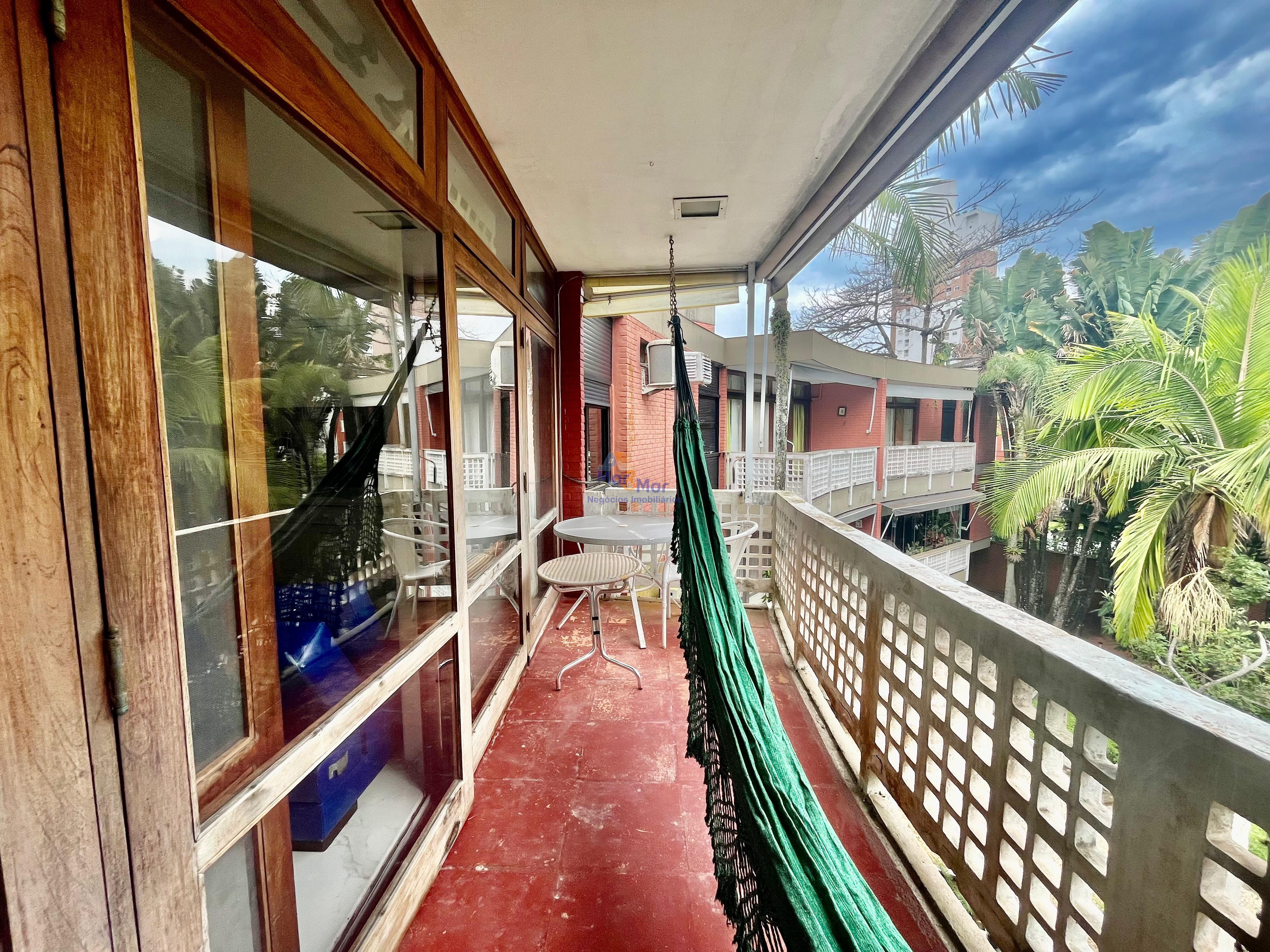 Apartamento na Praia da Enseada, Guarujá - SP
