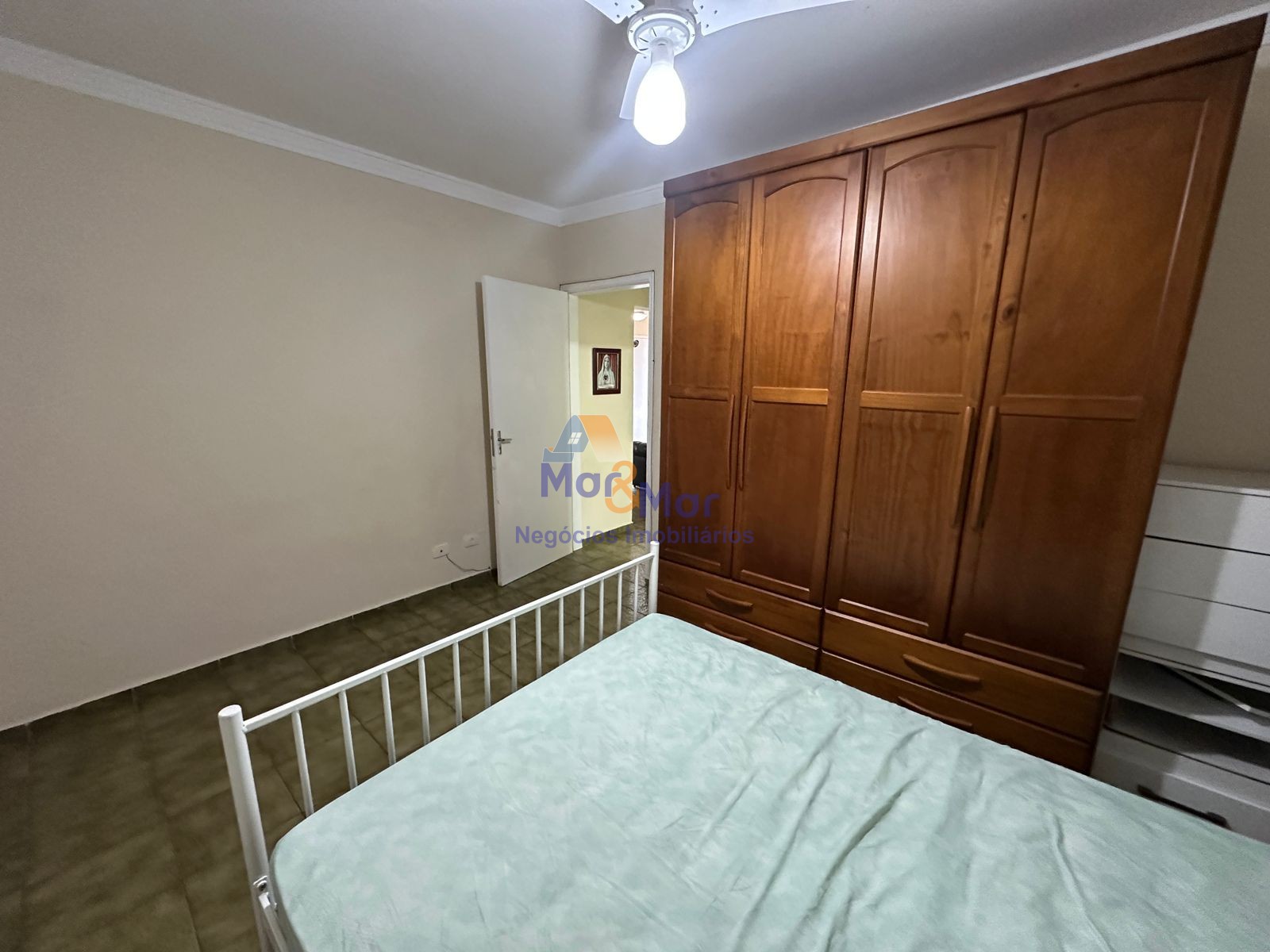 Apartamento na Praia das Pitangueiras, Guarujá - SP