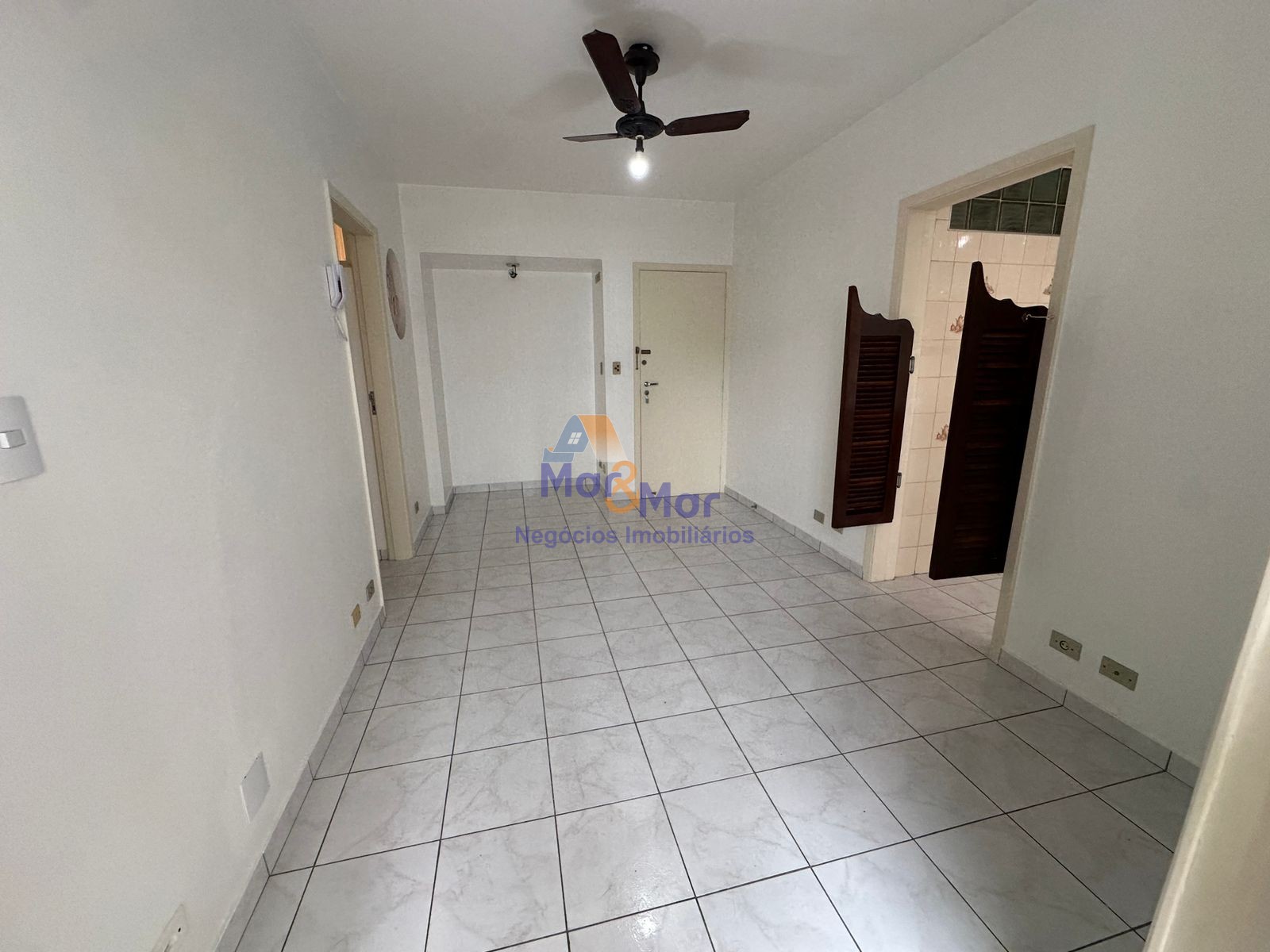 Apartamento na Praia das Pitangueiras, Guarujá - SP