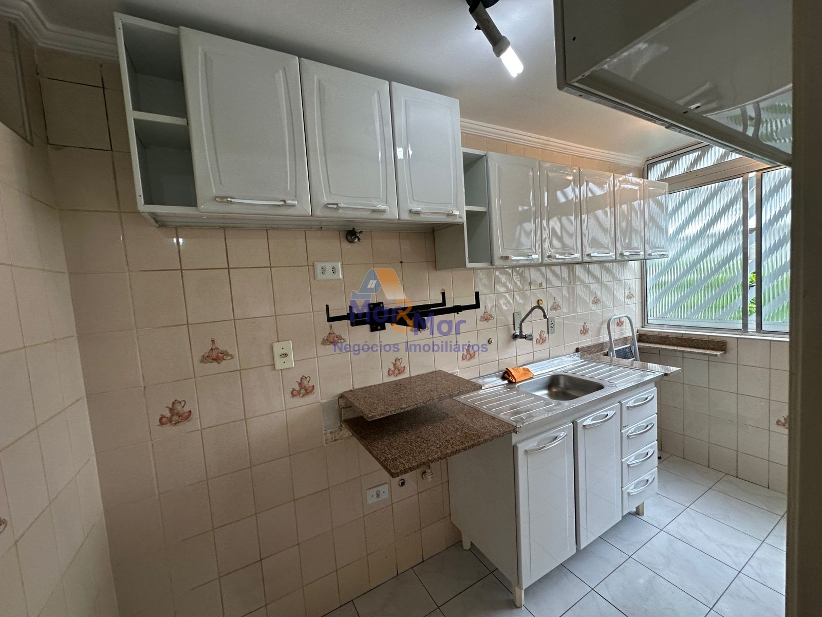 Apartamento na Praia das Pitangueiras, Guarujá - SP