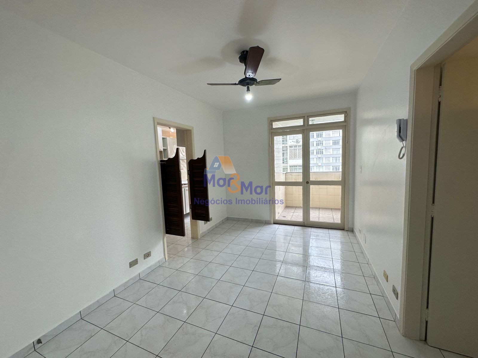 Apartamento na Praia das Pitangueiras, Guarujá - SP