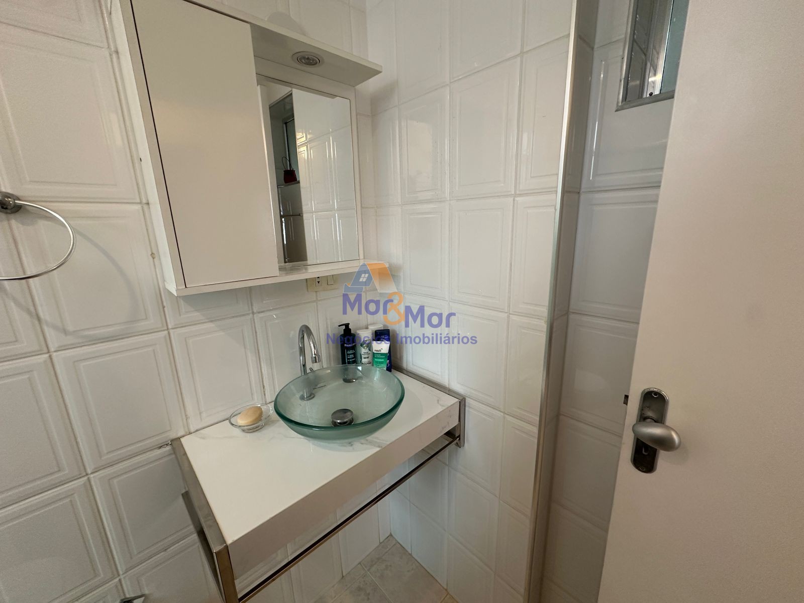 Apartamento na Praia das Pitangueiras, Guarujá - SP