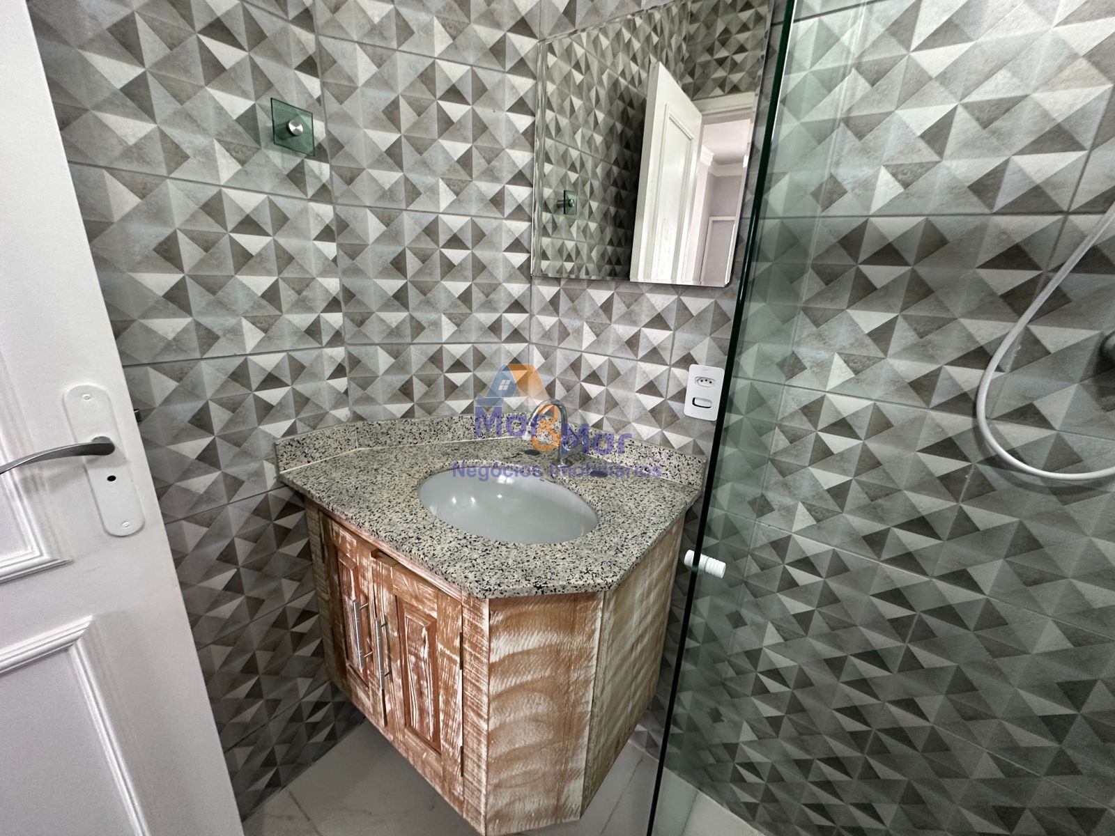 Apartamento na Praia das Pitangueiras, Guarujá - SP
