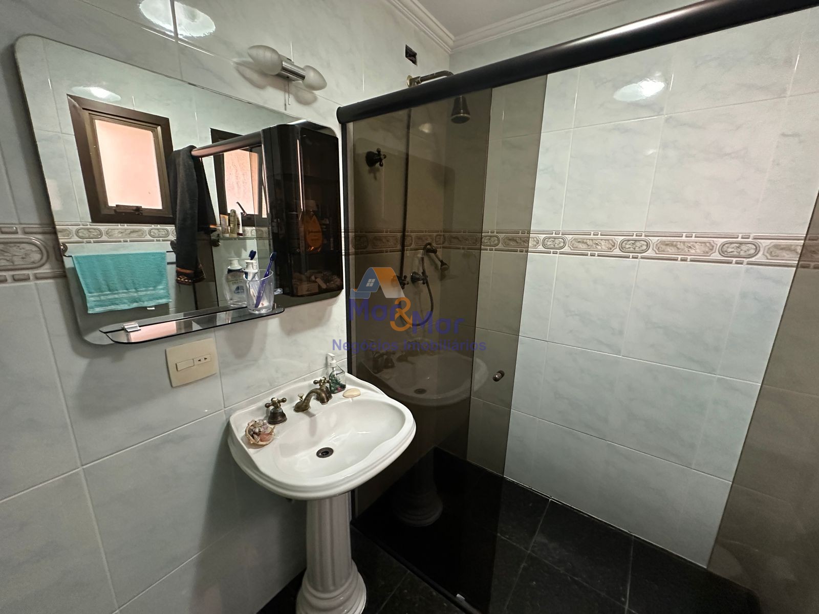 Apartamento na Praia das Pitangueiras, Guarujá - SP