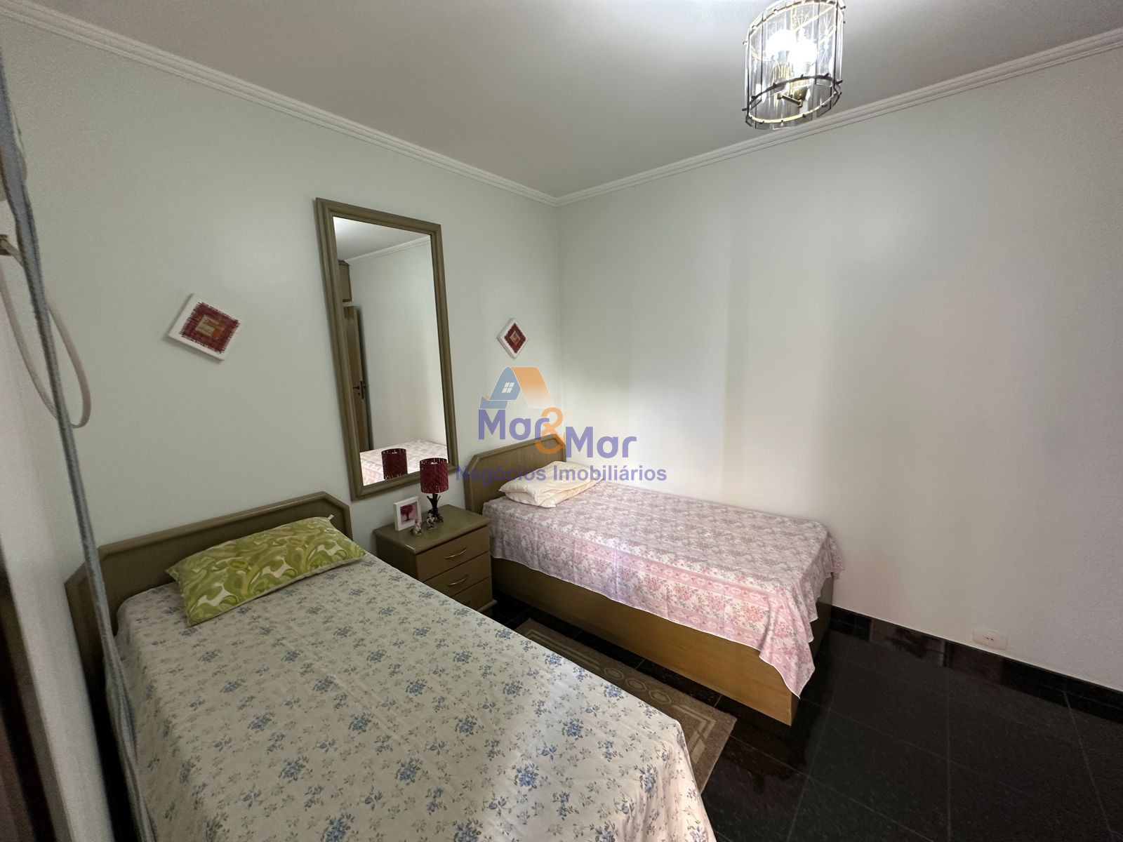 Apartamento na Praia das Pitangueiras, Guarujá - SP