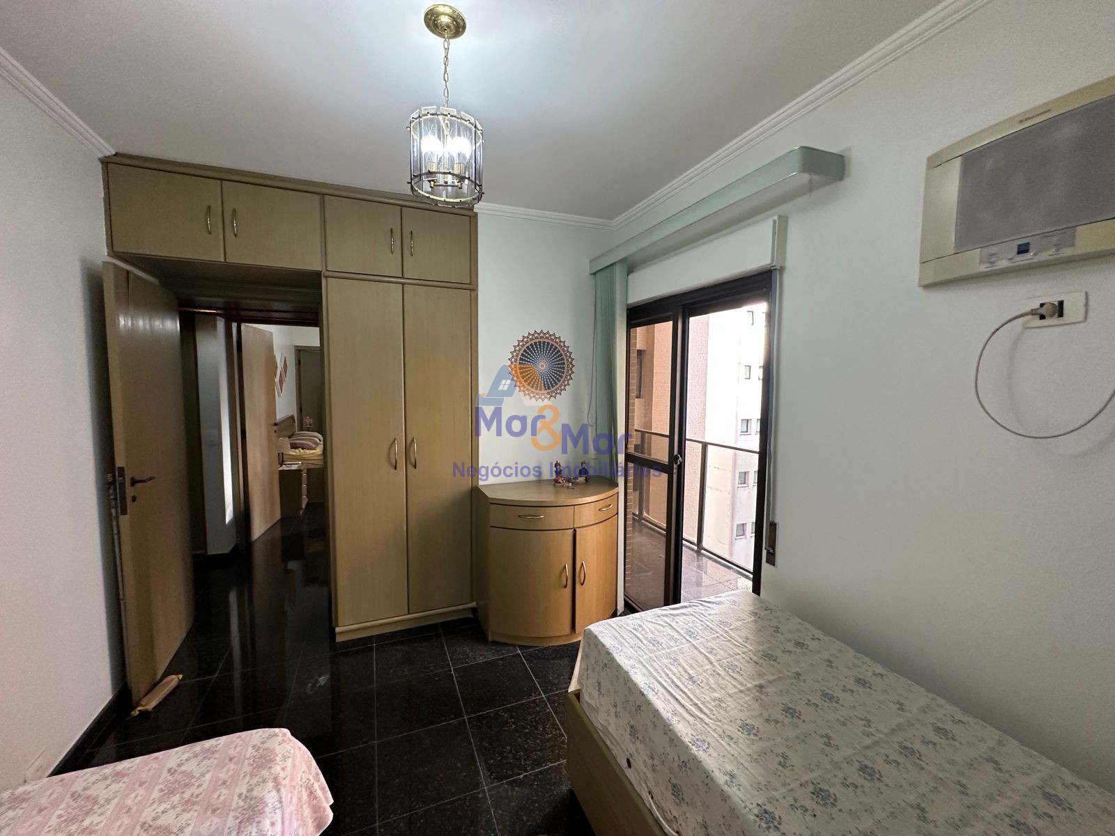 Apartamento na Praia das Pitangueiras, Guarujá - SP