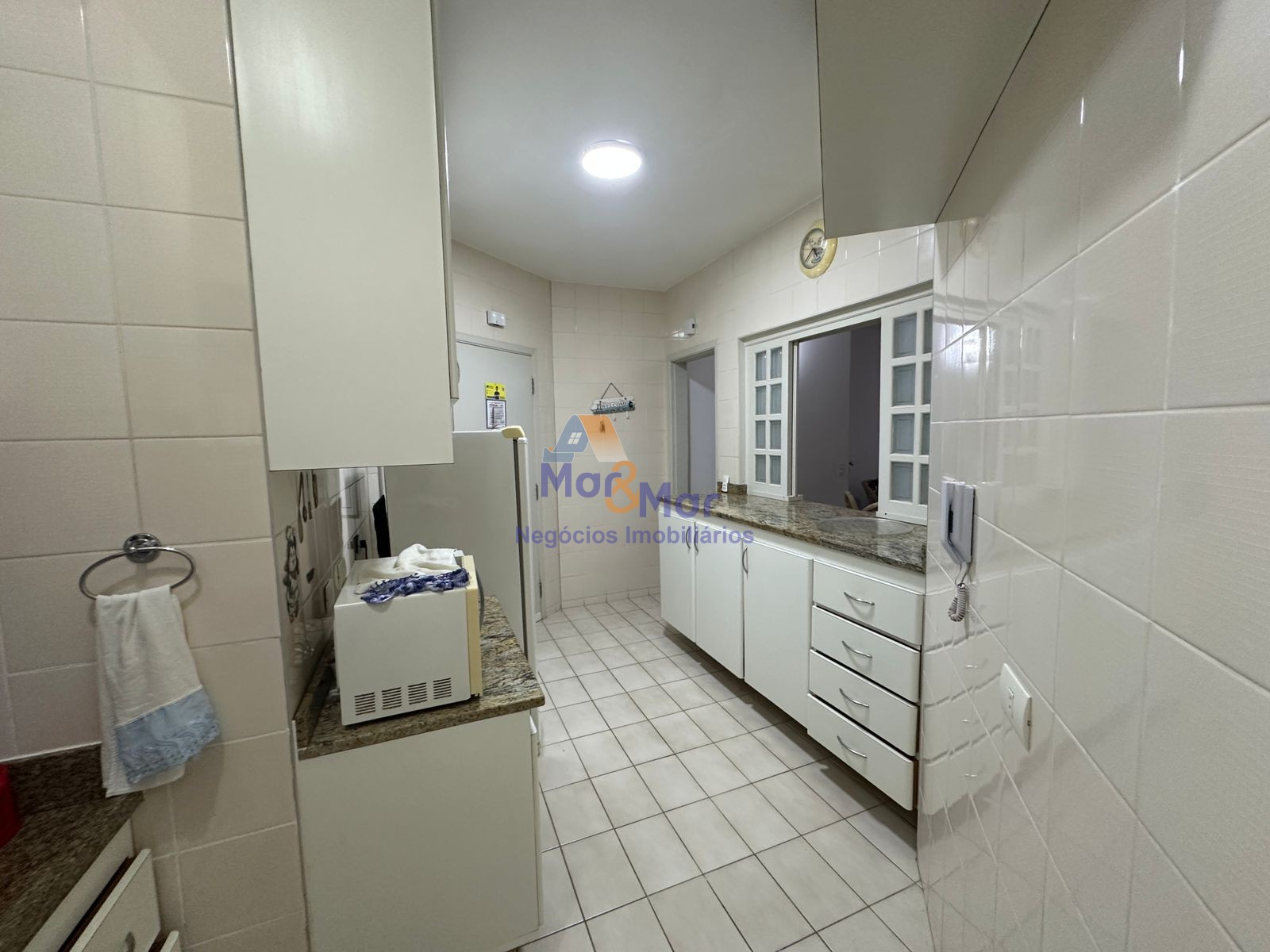 Apartamento na Praia das Pitangueiras, Guarujá - SP