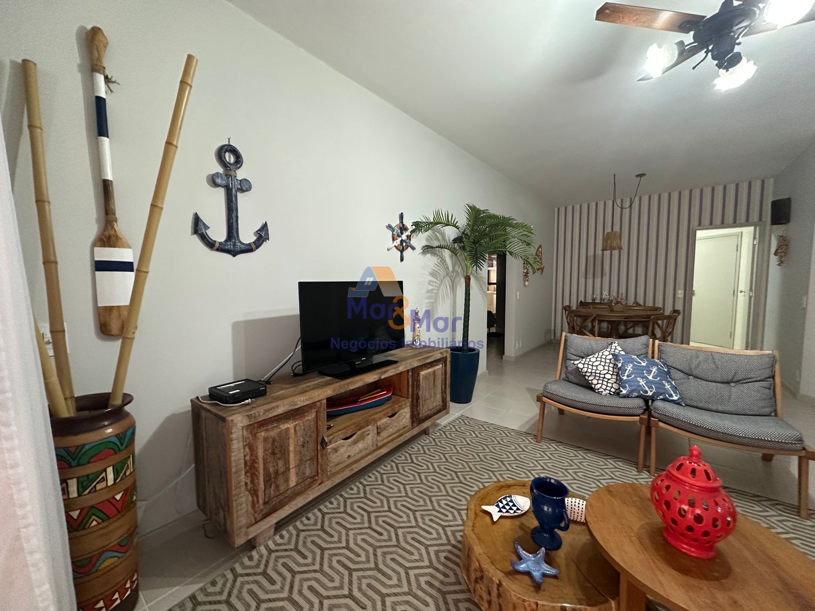 Apartamento na Praia das Pitangueiras, Guarujá - SP