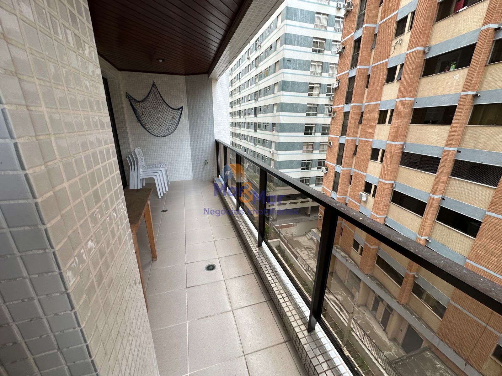 Apartamento na Praia das Pitangueiras, Guarujá - SP