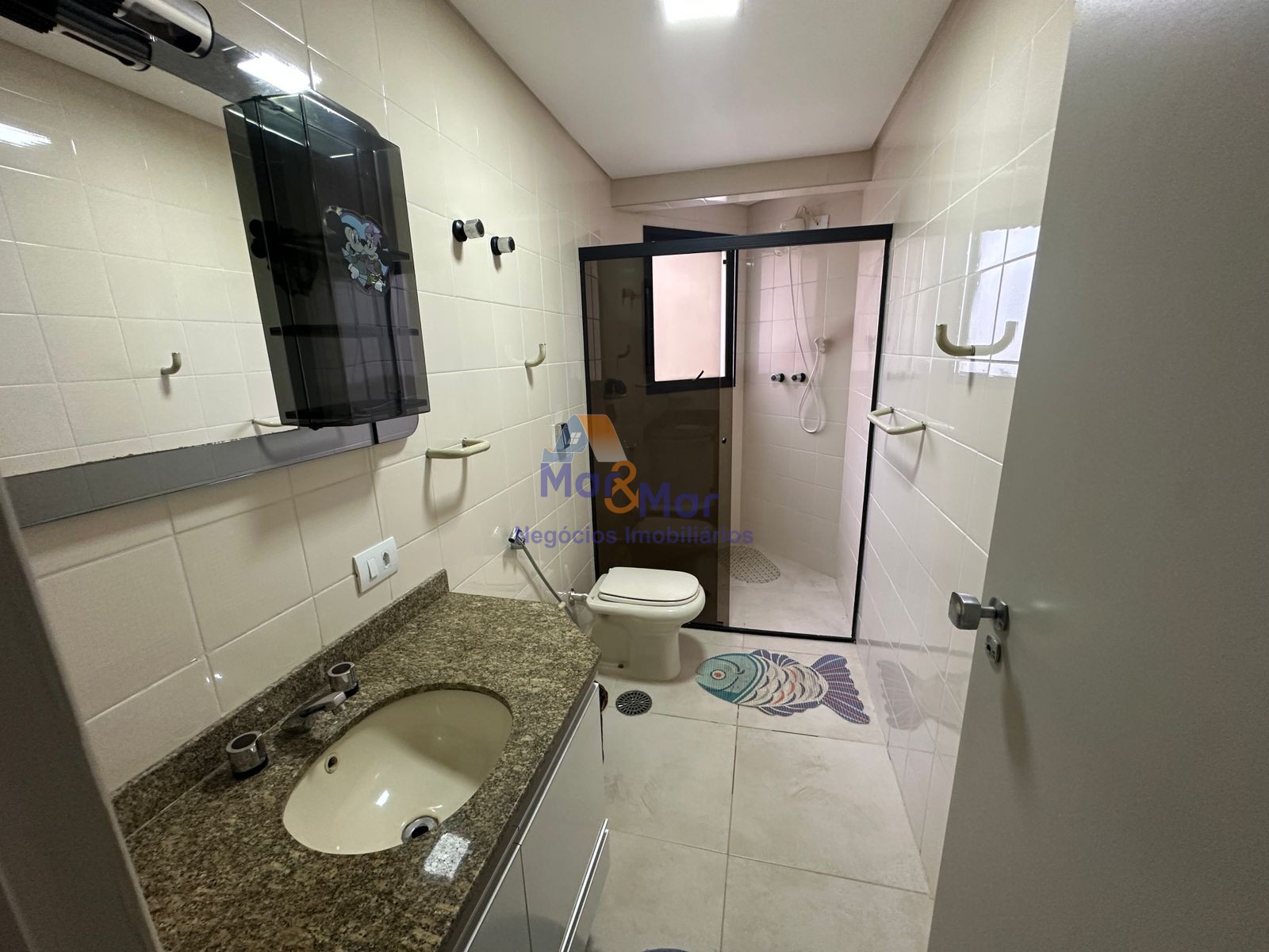 Apartamento na Praia das Pitangueiras, Guarujá - SP