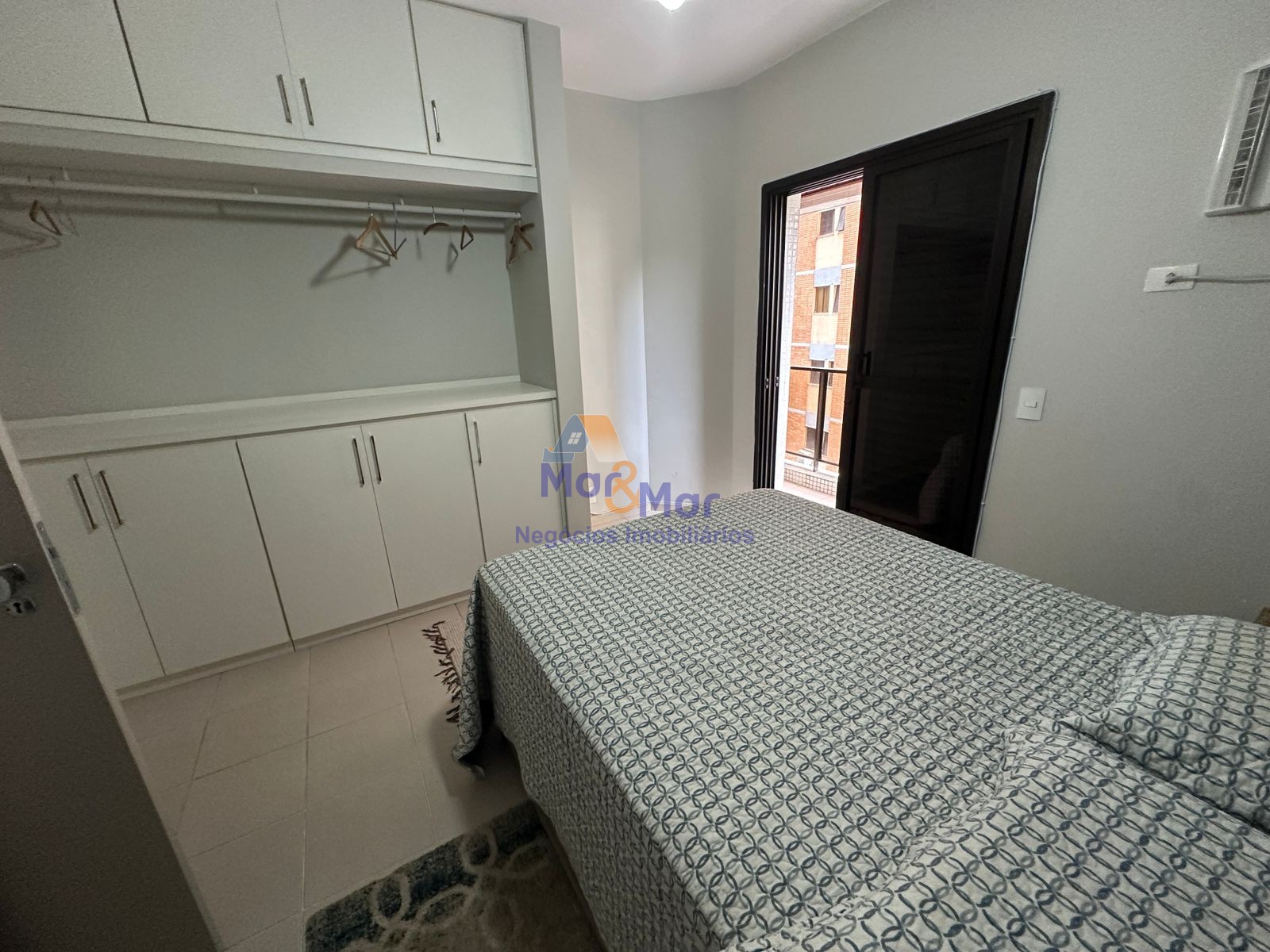 Apartamento na Praia das Pitangueiras, Guarujá - SP