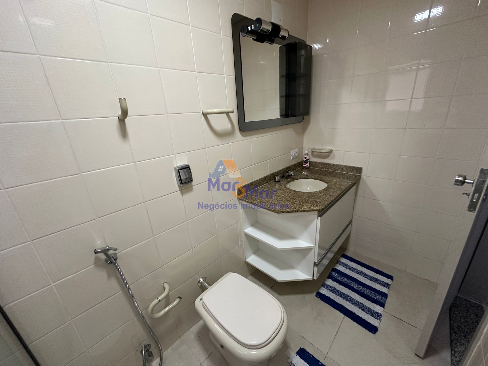 Apartamento na Praia das Pitangueiras, Guarujá - SP