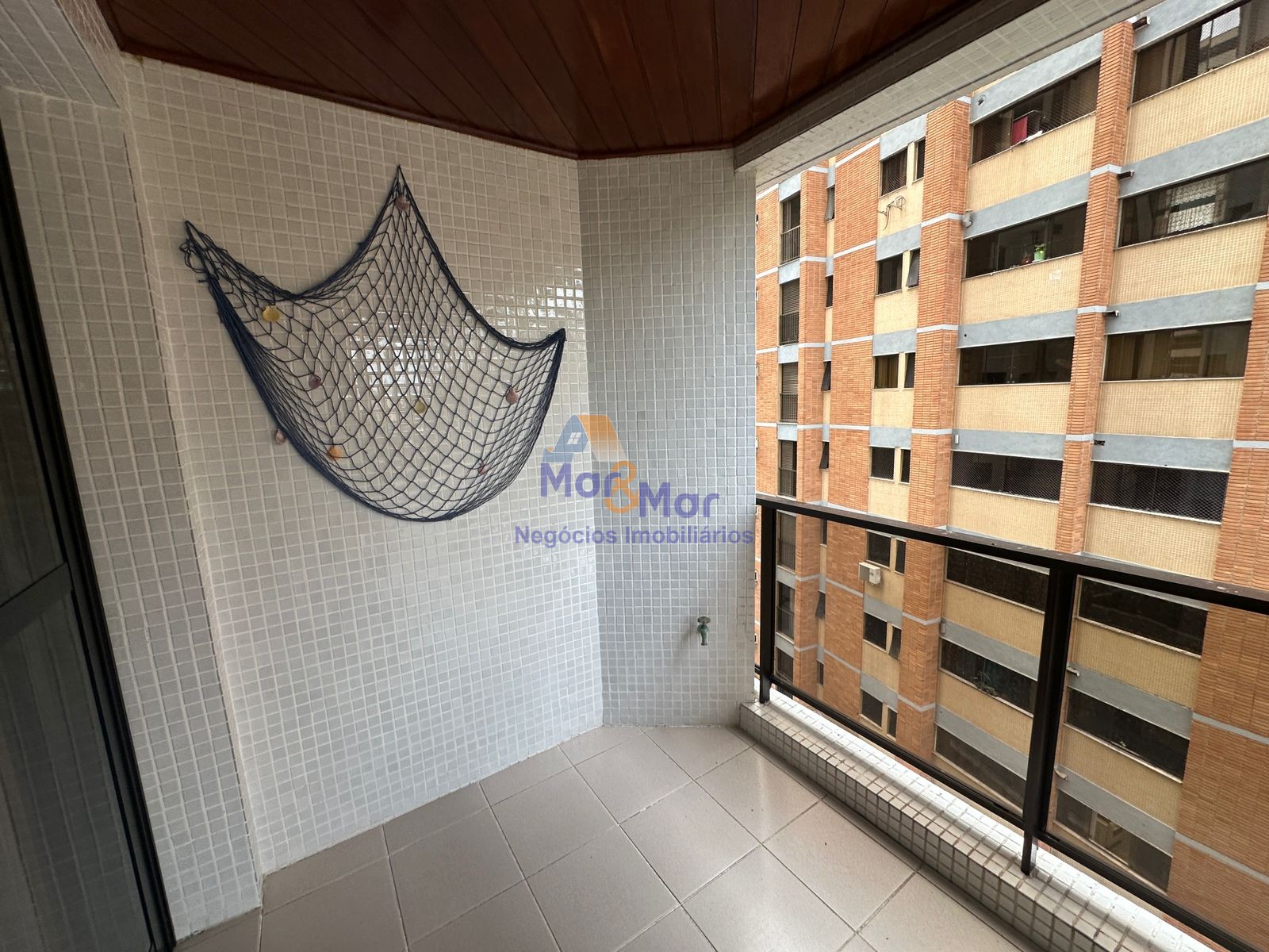 Apartamento na Praia das Pitangueiras, Guarujá - SP