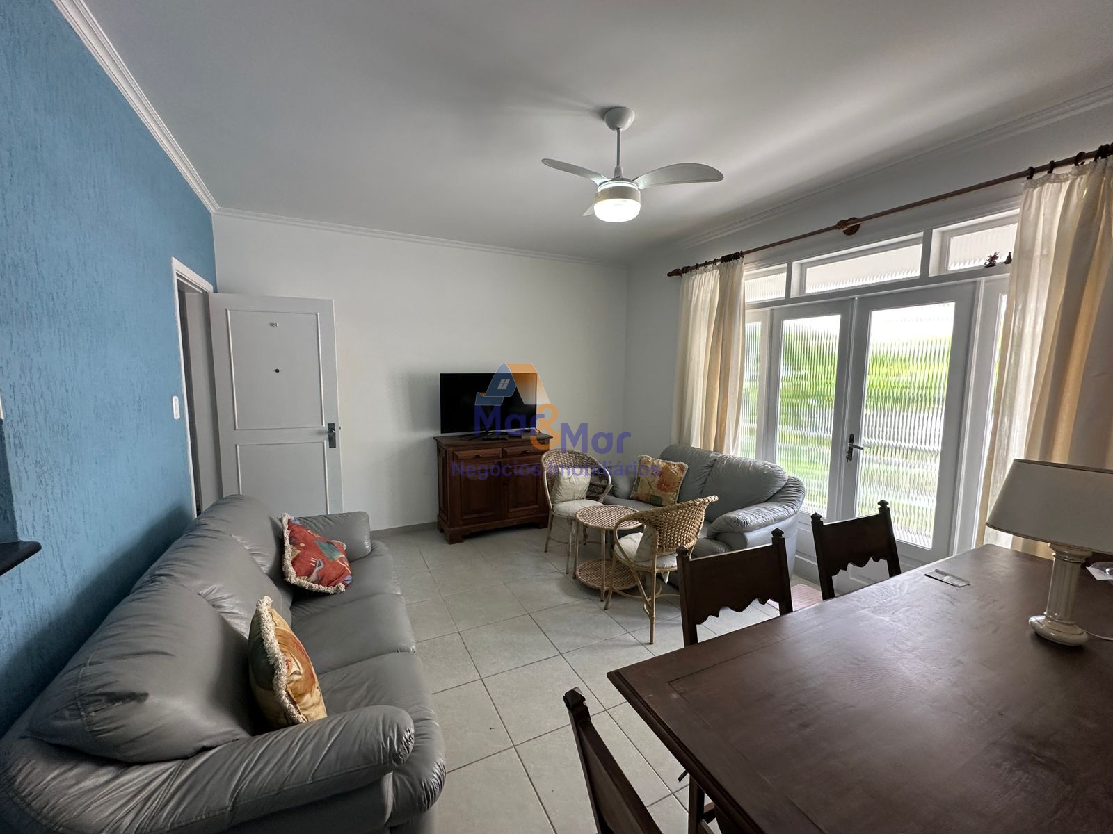 Apartamento na Praia das Pitangueiras, Guarujá - SP