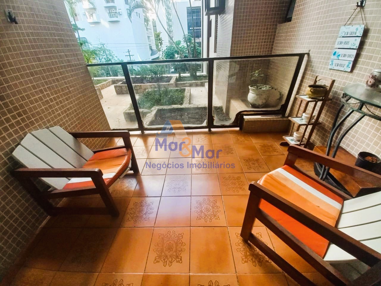 Apartamento na Praia das Pitangueiras, Guarujá - SP