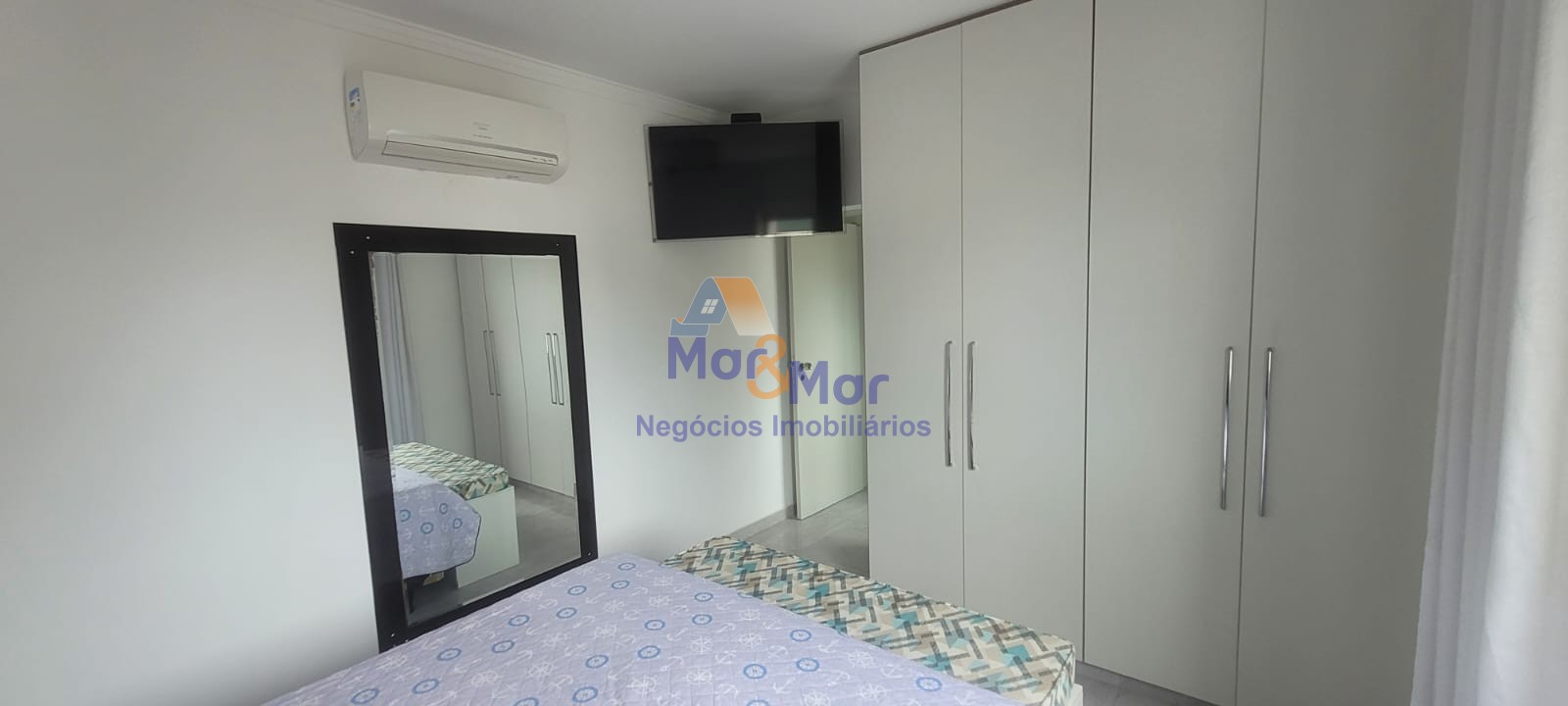 Apartamento na Praia das Pitangueiras, Guarujá - SP