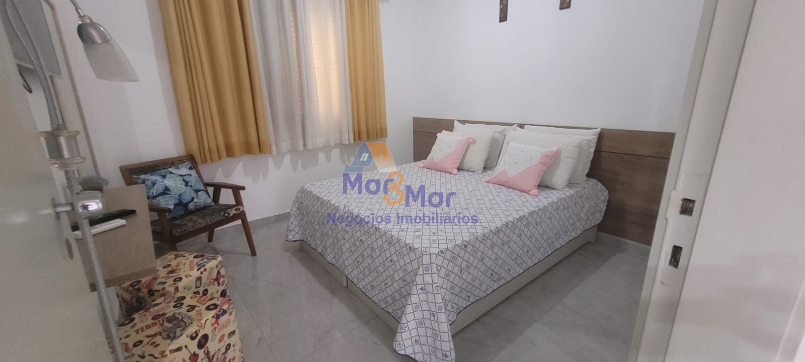 Apartamento na Praia das Pitangueiras, Guarujá - SP