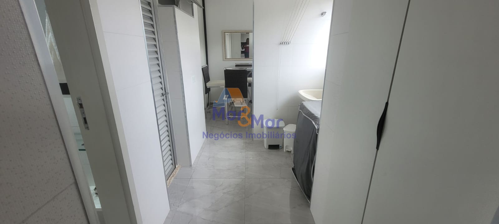 Apartamento na Praia das Pitangueiras, Guarujá - SP