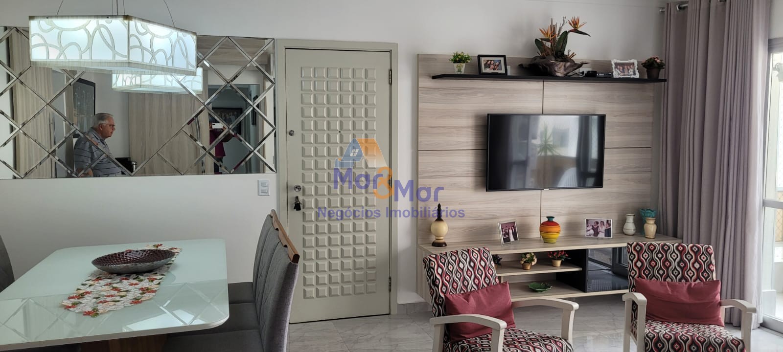 Apartamento na Praia das Pitangueiras, Guarujá - SP