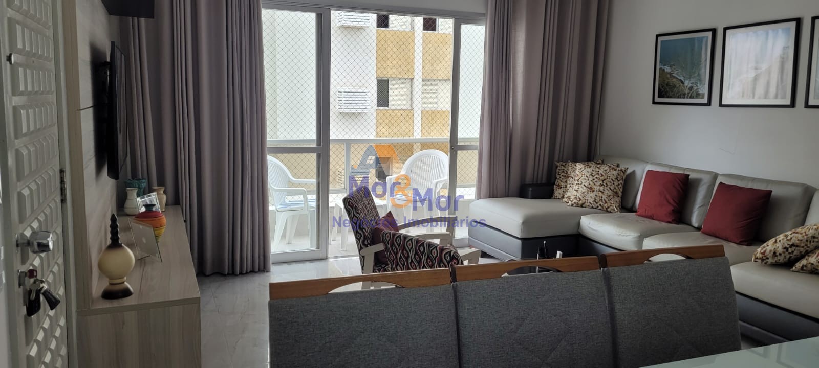 Apartamento na Praia das Pitangueiras, Guarujá - SP