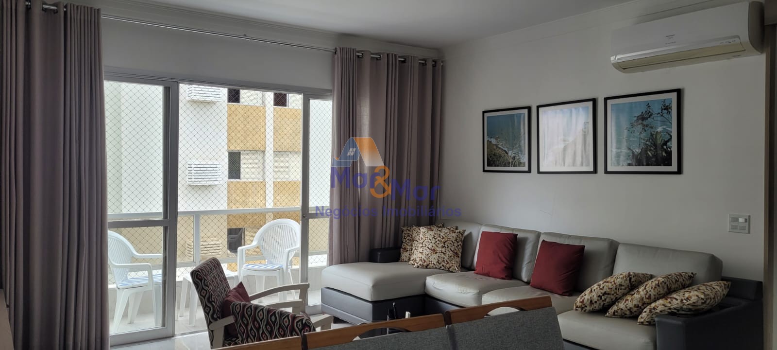 Apartamento na Praia das Pitangueiras, Guarujá - SP