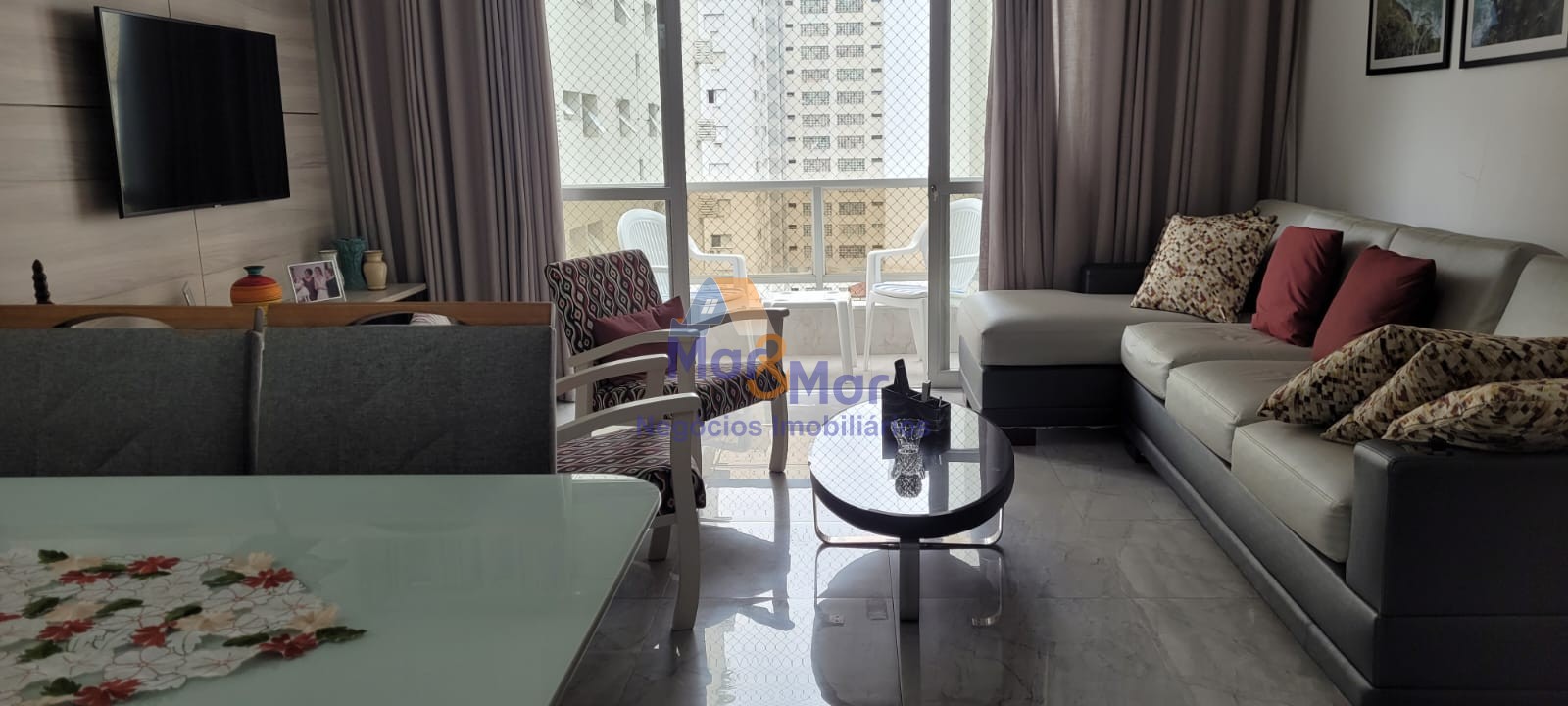 Apartamento na Praia das Pitangueiras, Guarujá - SP