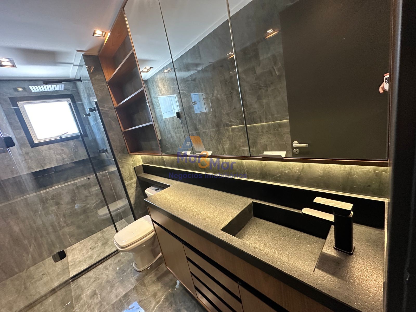 Apartamento na Praia das Astúrias, Guarujá - SP