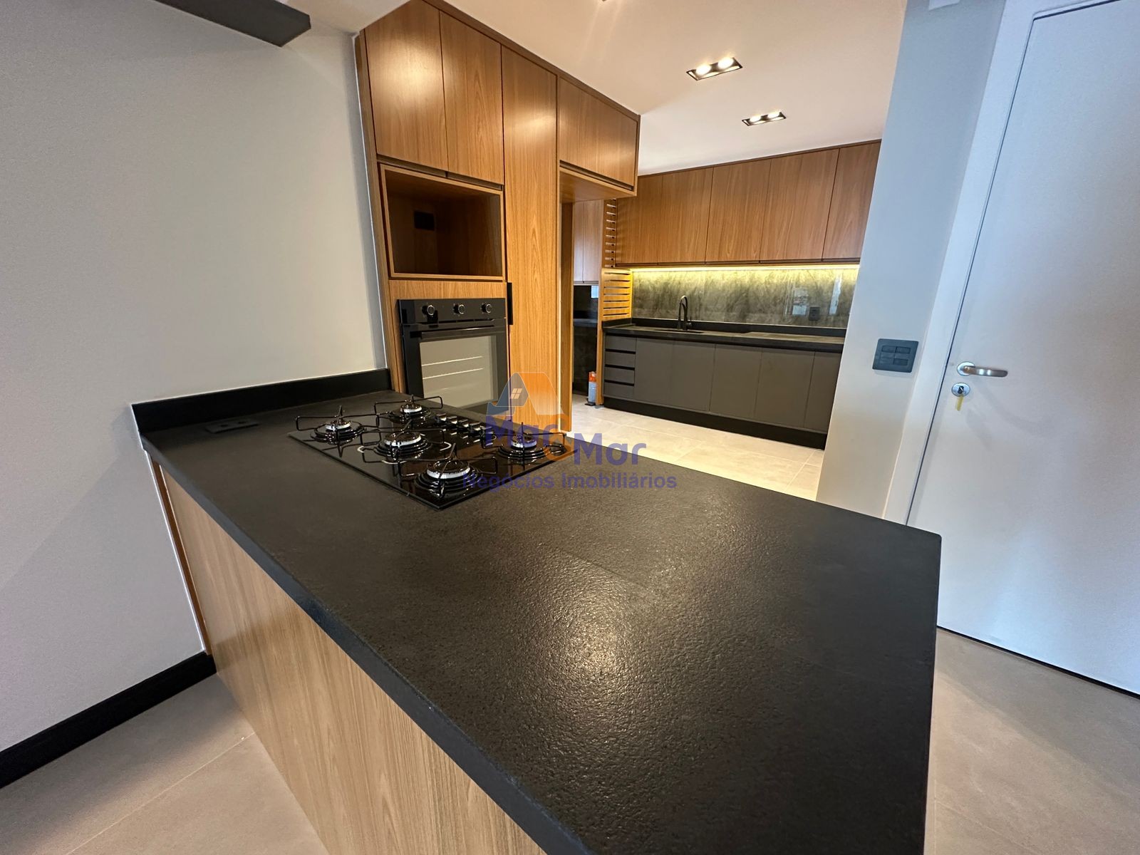 Apartamento na Praia das Astúrias, Guarujá - SP