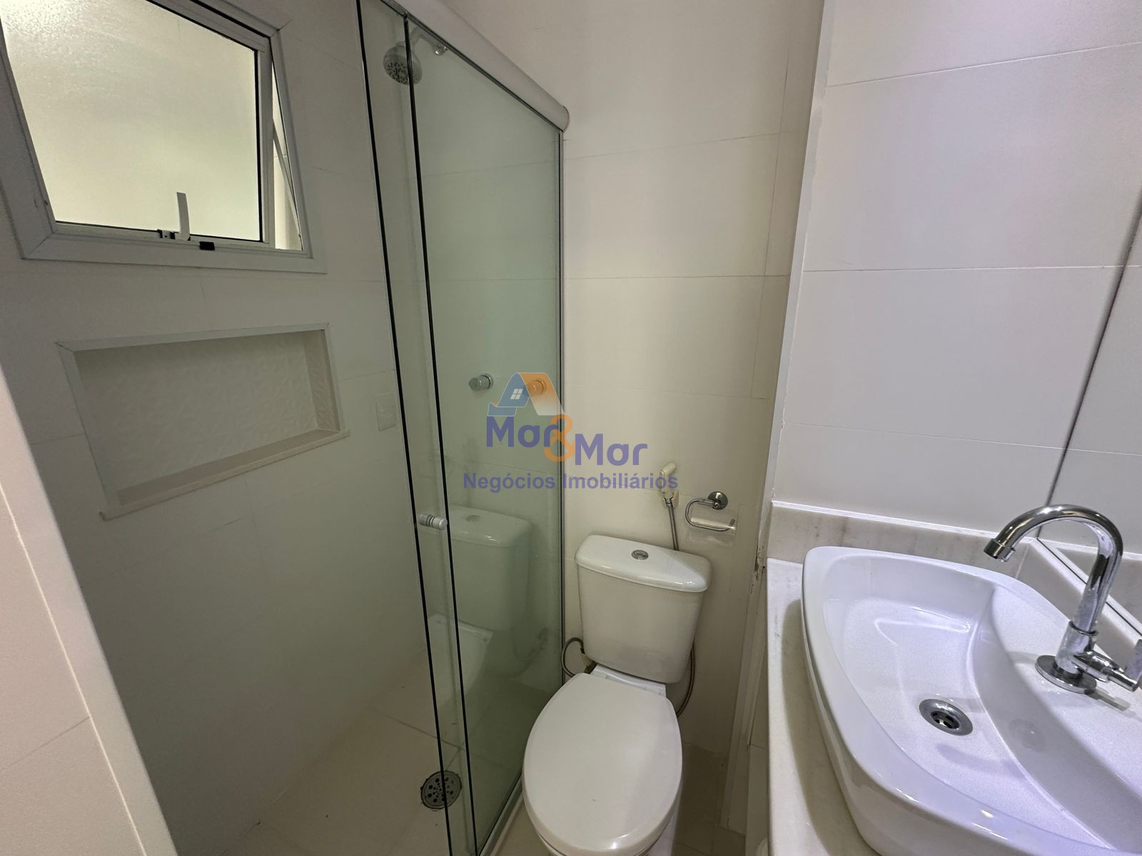 Apartamento na Praia das Astúrias, Guarujá - SP