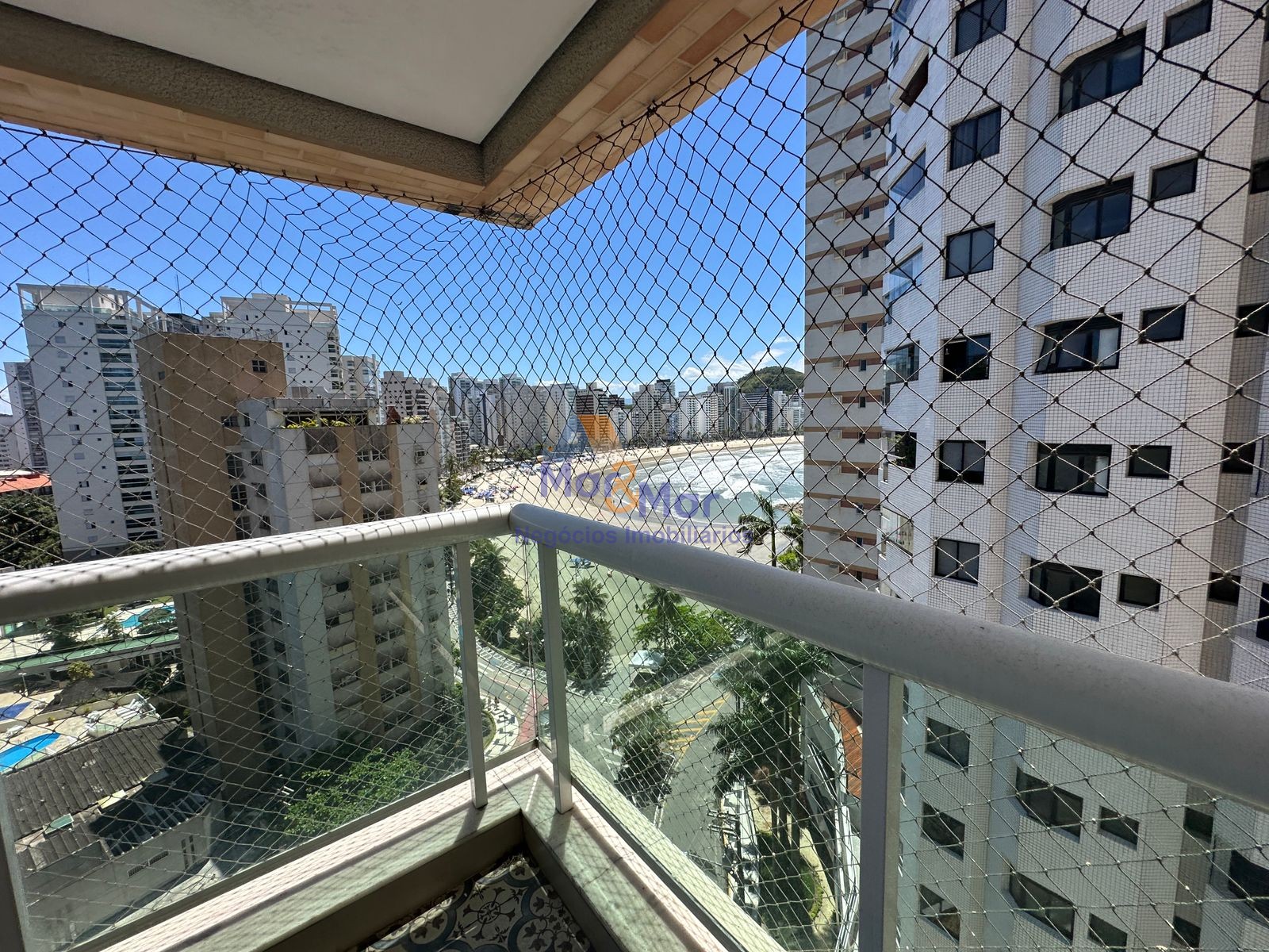 Apartamento na Praia das Astúrias, Guarujá - SP