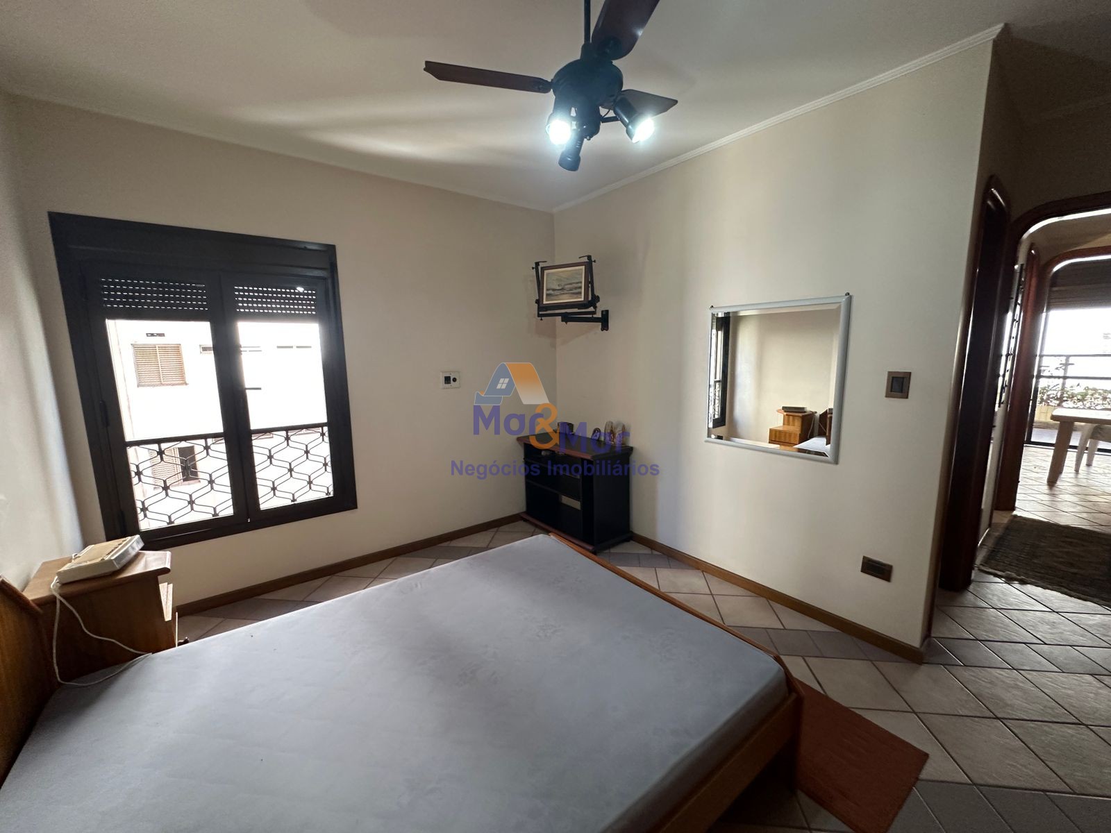 Apartamento na Praia das Pitangueiras, Guarujá - SP