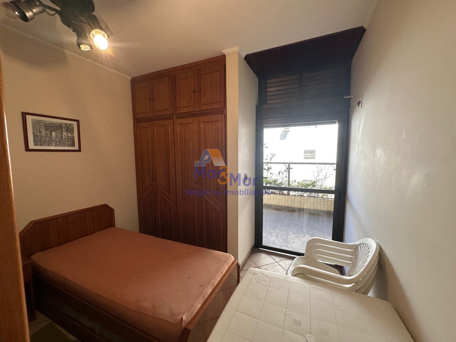 Apartamento na Praia das Pitangueiras, Guarujá - SP