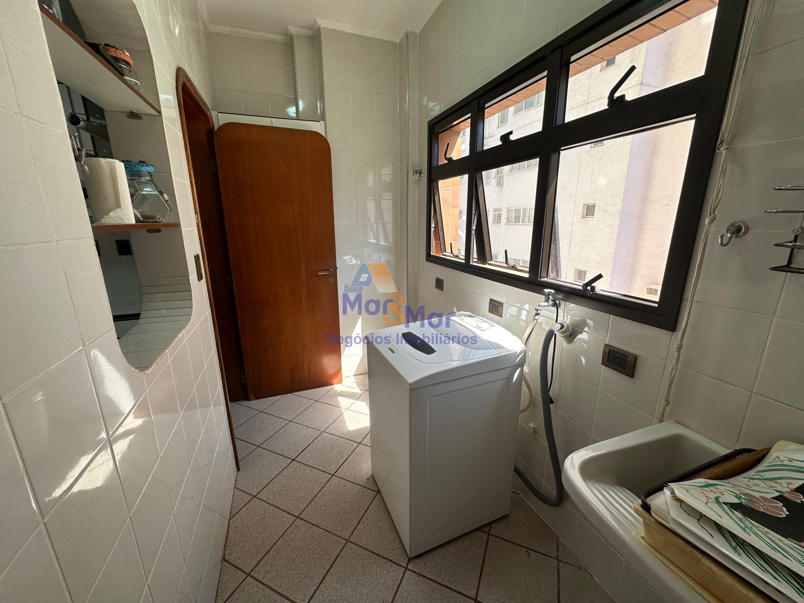 Apartamento na Praia das Pitangueiras, Guarujá - SP