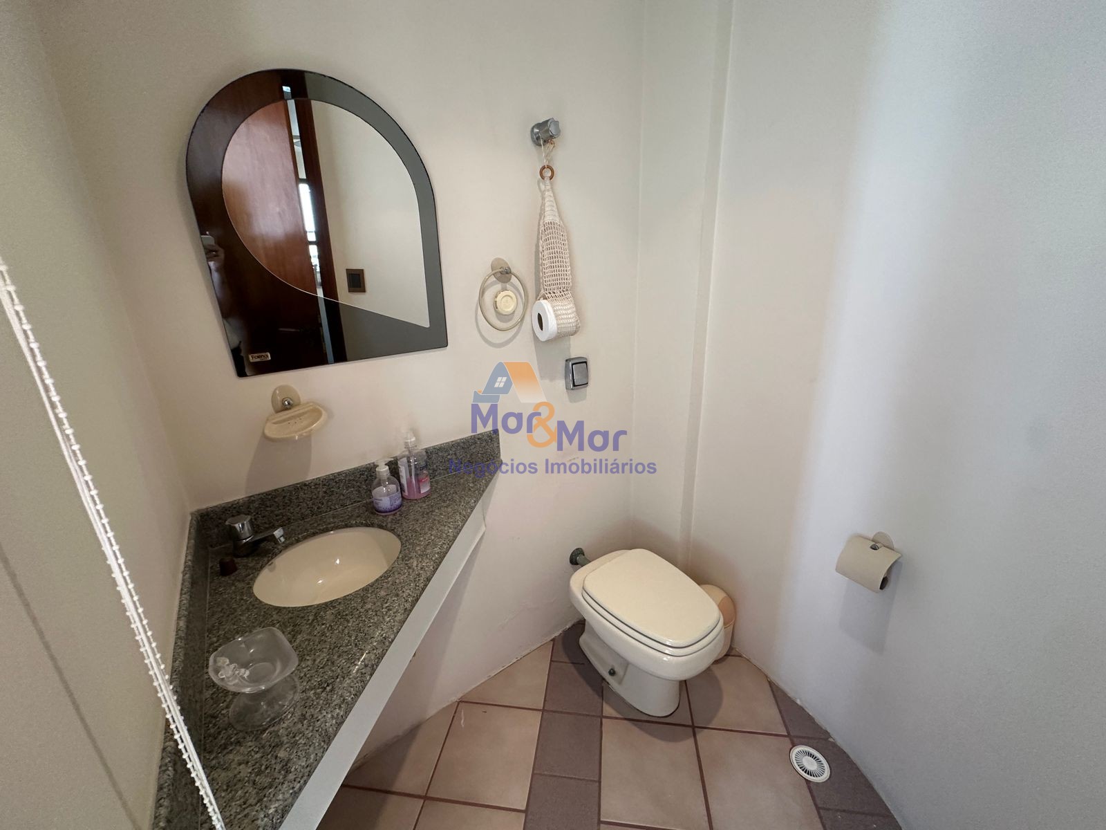 Apartamento na Praia das Pitangueiras, Guarujá - SP