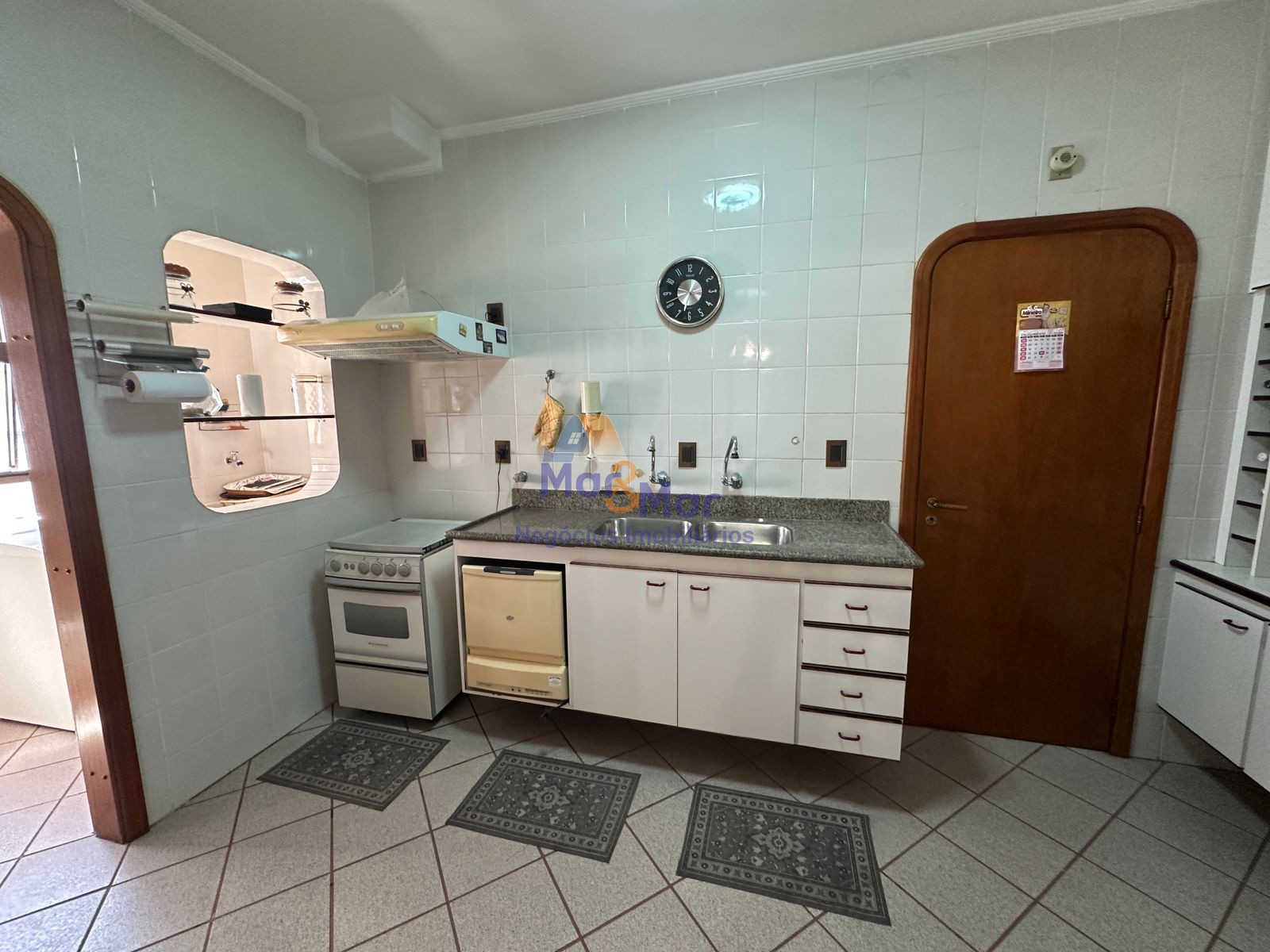 Apartamento na Praia das Pitangueiras, Guarujá - SP