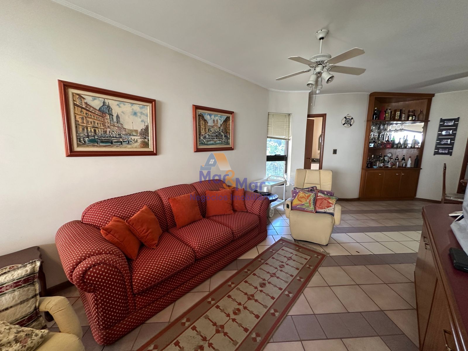 Apartamento na Praia das Pitangueiras, Guarujá - SP