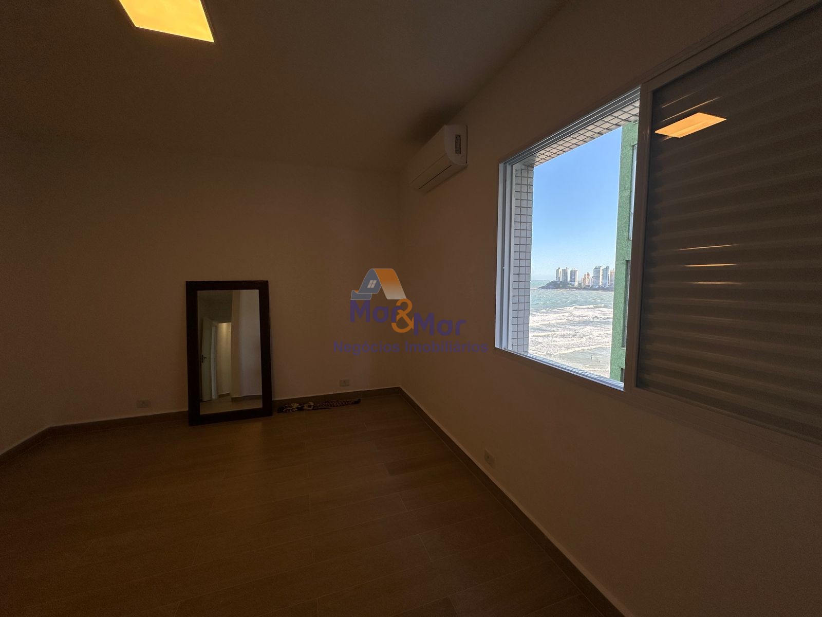 Apartamento Frente ao Mar nas Pitangueiras, Guarujá - SP