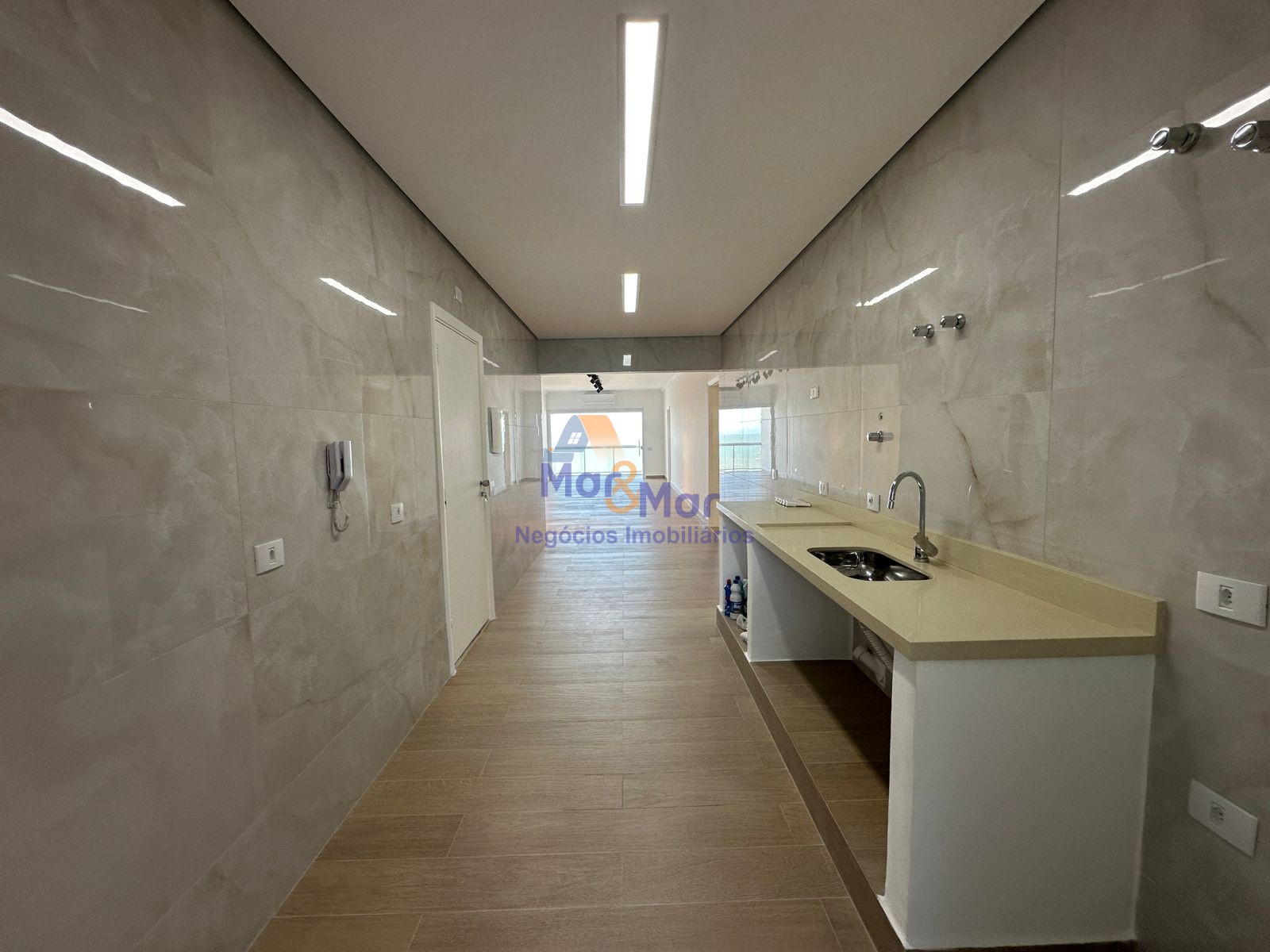 Apartamento Frente ao Mar nas Pitangueiras, Guarujá - SP