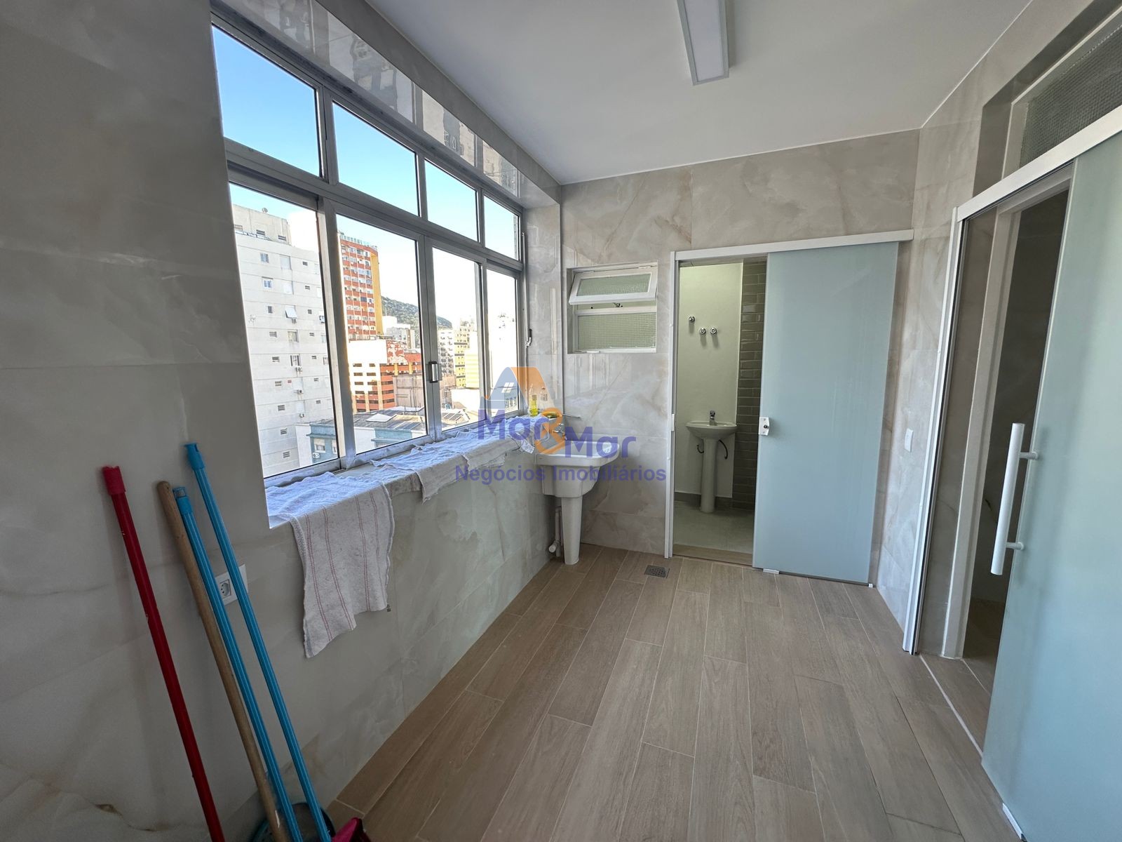 Apartamento Frente ao Mar nas Pitangueiras, Guarujá - SP