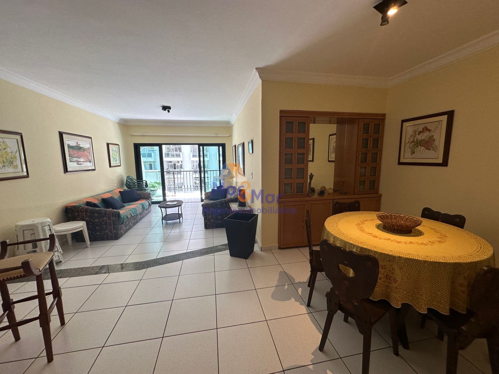 Apartamento na Praia das Pitangueiras, Guarujá - SP