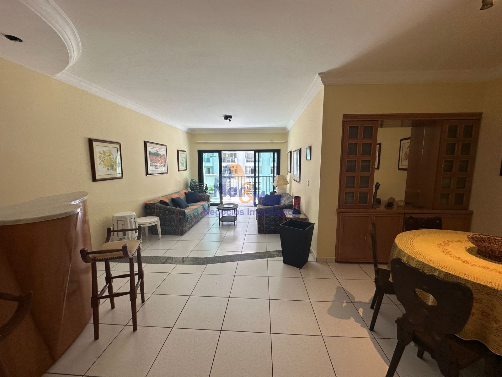 Apartamento na Praia das Pitangueiras, Guarujá - SP