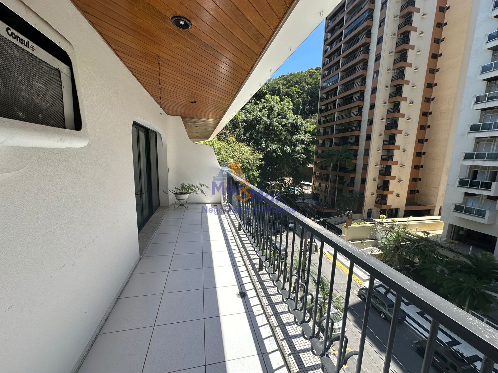Apartamento na Praia das Pitangueiras, Guarujá - SP