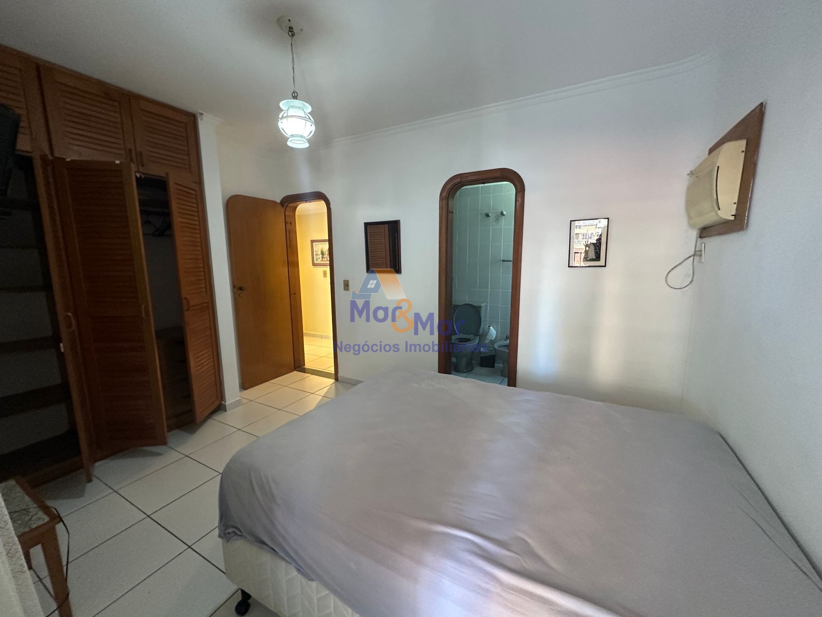 Apartamento na Praia das Pitangueiras, Guarujá - SP