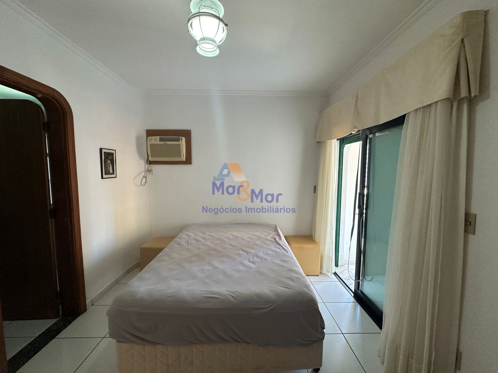 Apartamento na Praia das Pitangueiras, Guarujá - SP