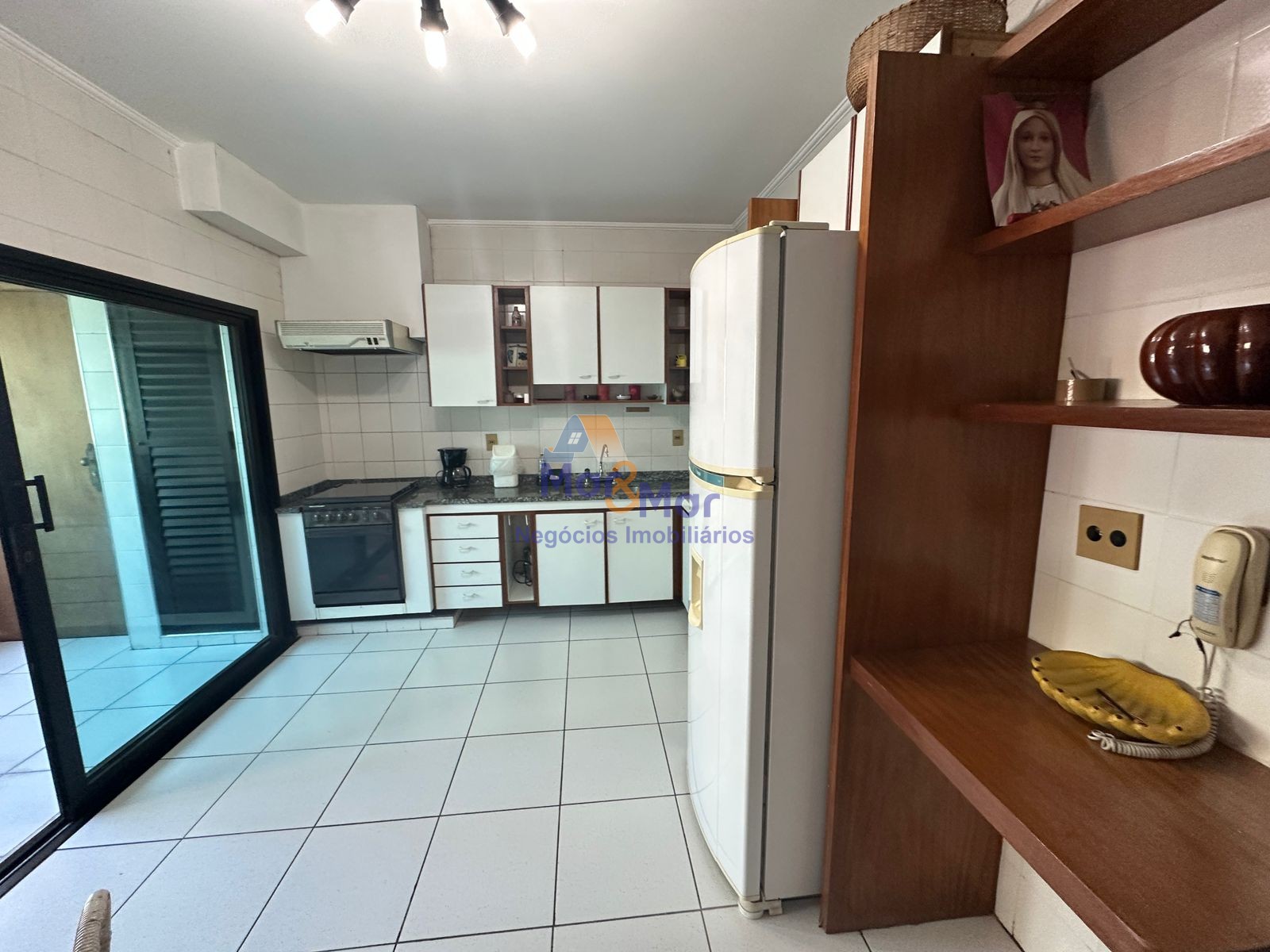 Apartamento na Praia das Pitangueiras, Guarujá - SP