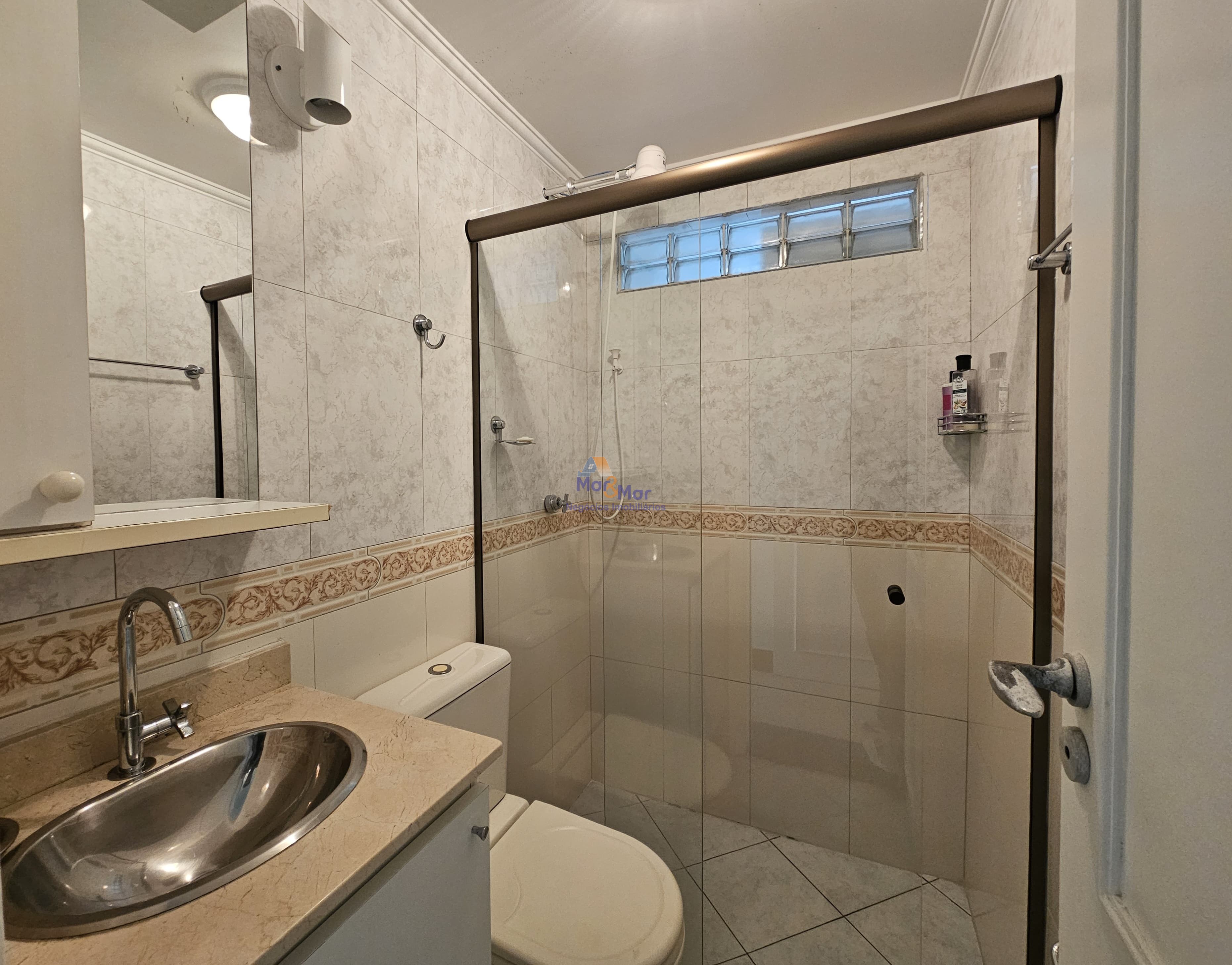 Apartamento na Praia das Pitangueiras, Guarujá - SP