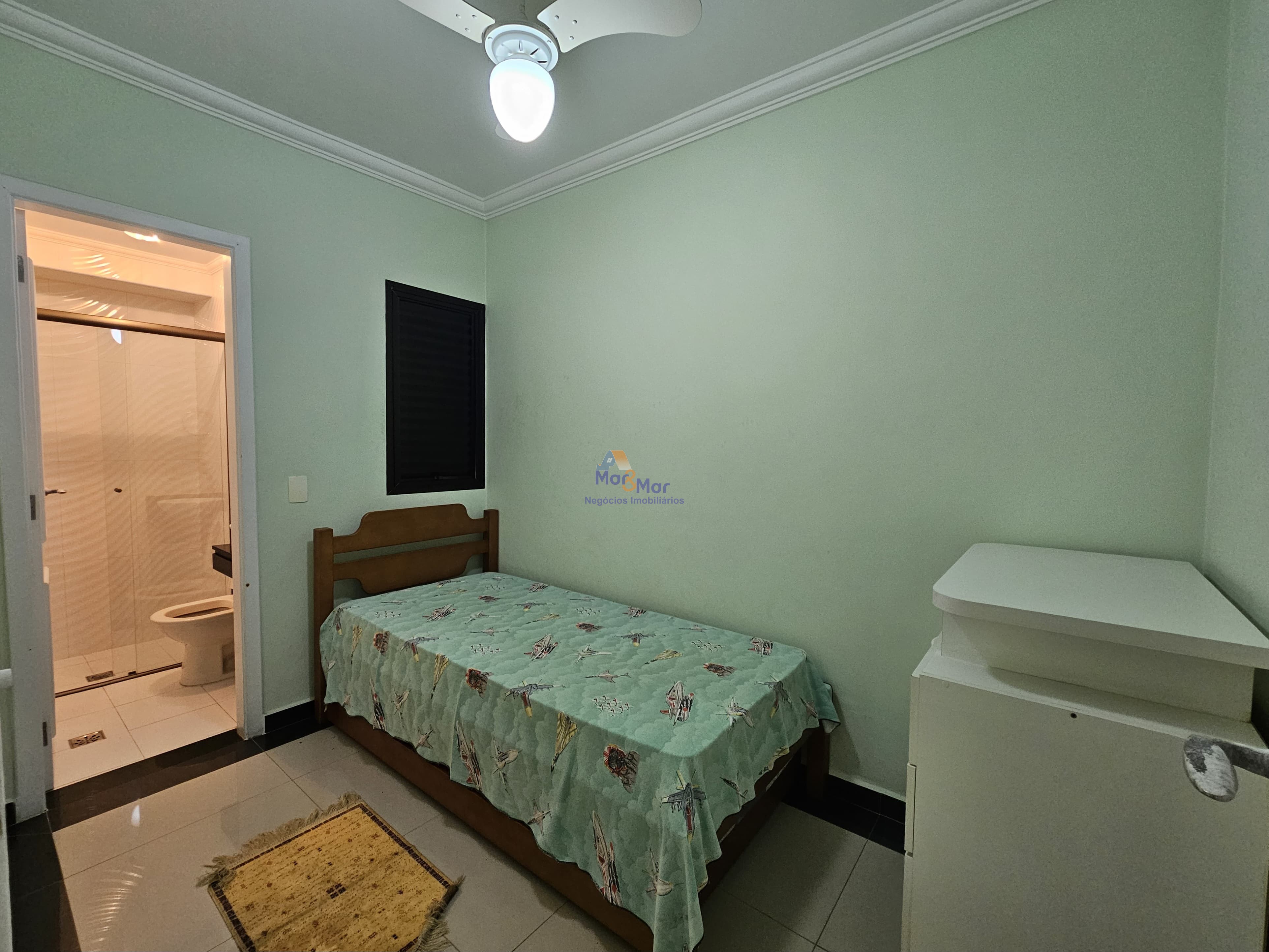 Apartamento na Praia das Pitangueiras, Guarujá - SP