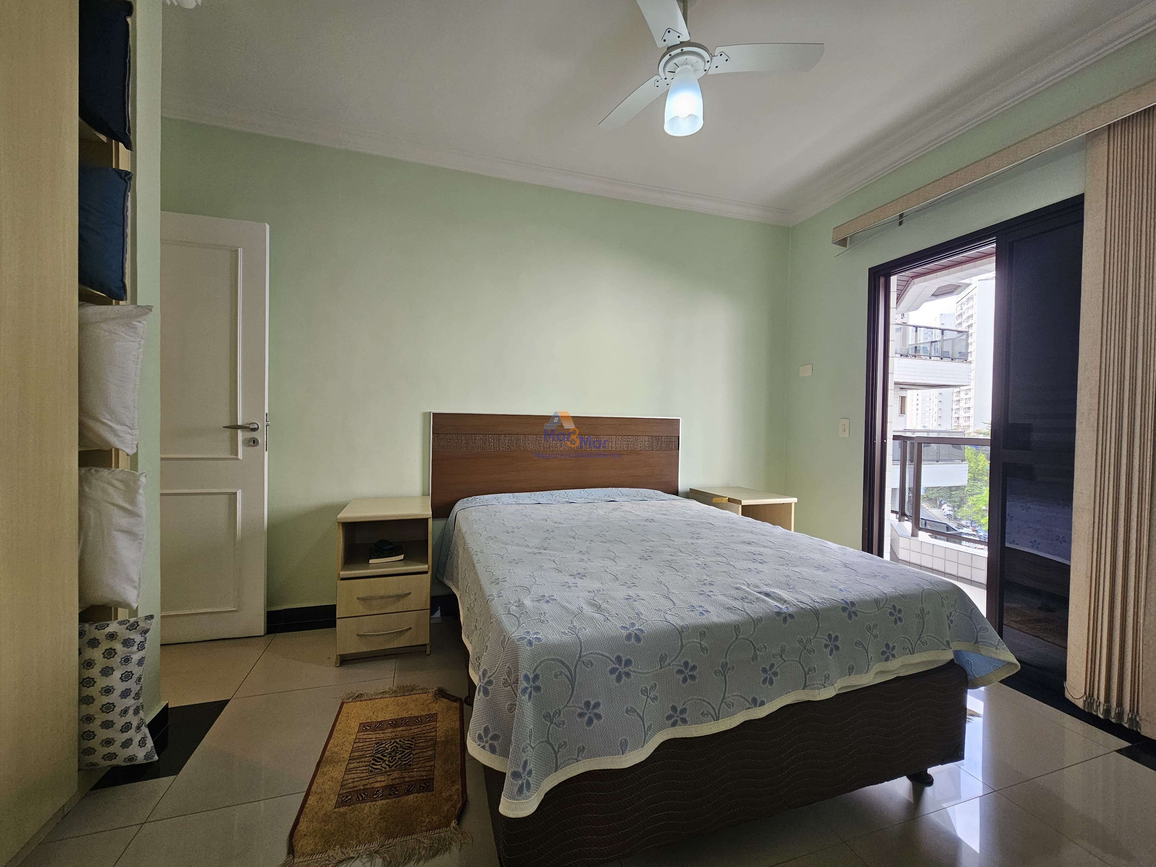 Apartamento na Praia das Pitangueiras, Guarujá - SP